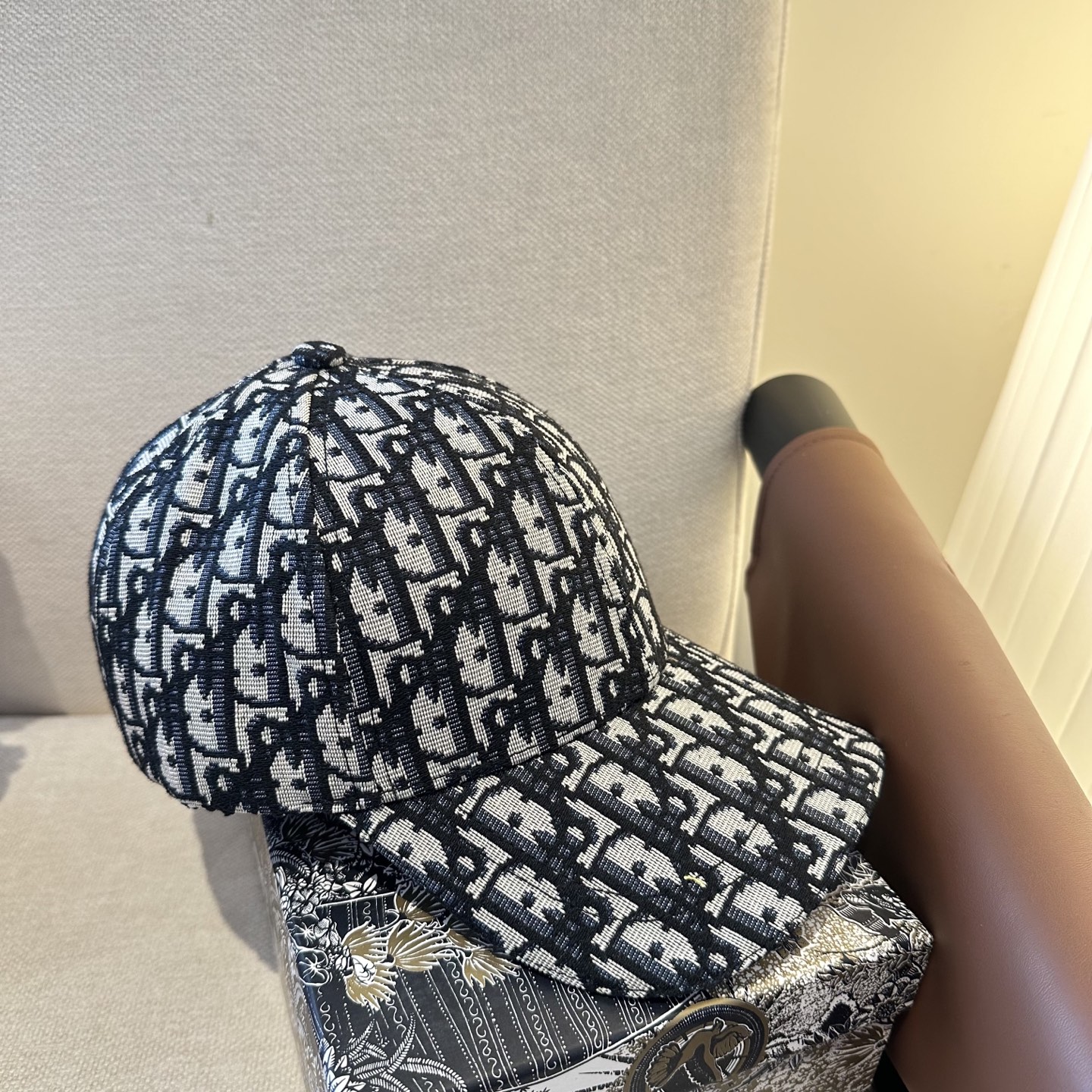 迪奥Dior 官网最新老花 迪奥防晒指数超高，特别显脸小，有型不软塌，携带方便🤗