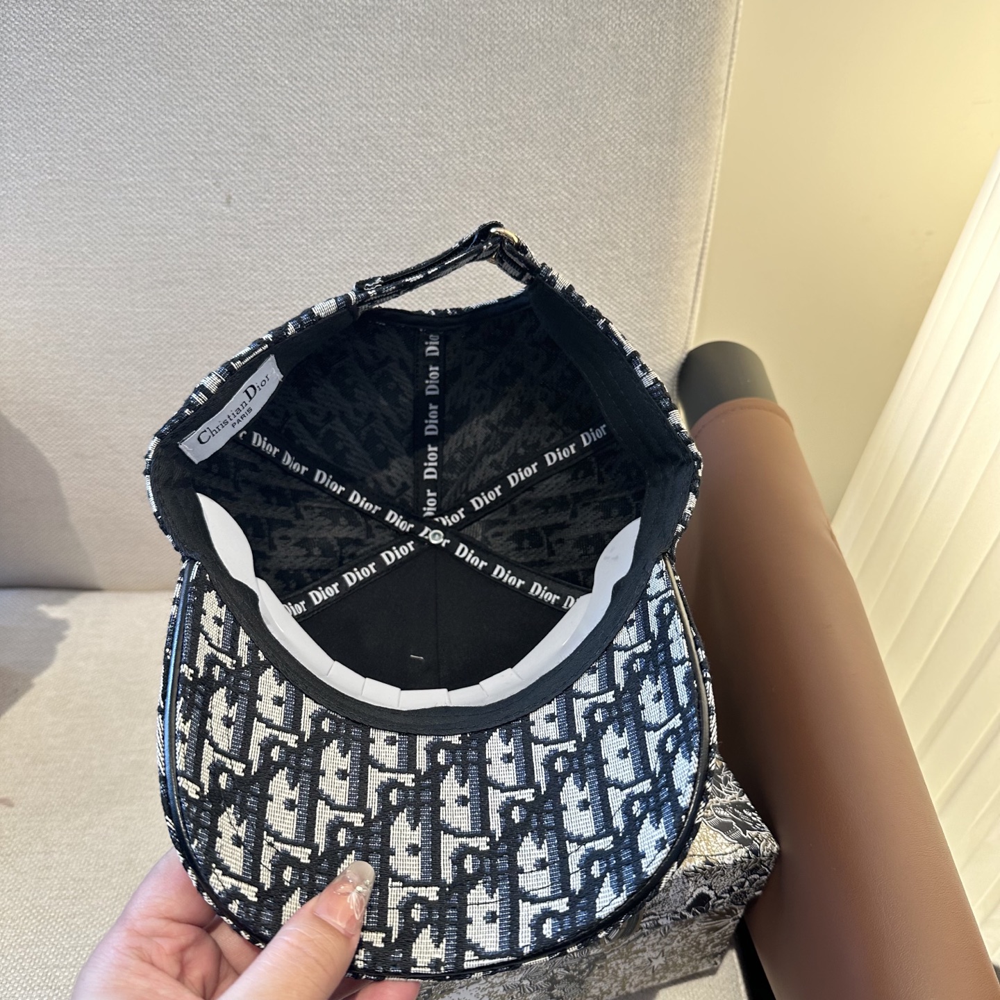 迪奥Dior 官网最新老花 迪奥防晒指数超高，特别显脸小，有型不软塌，携带方便🤗