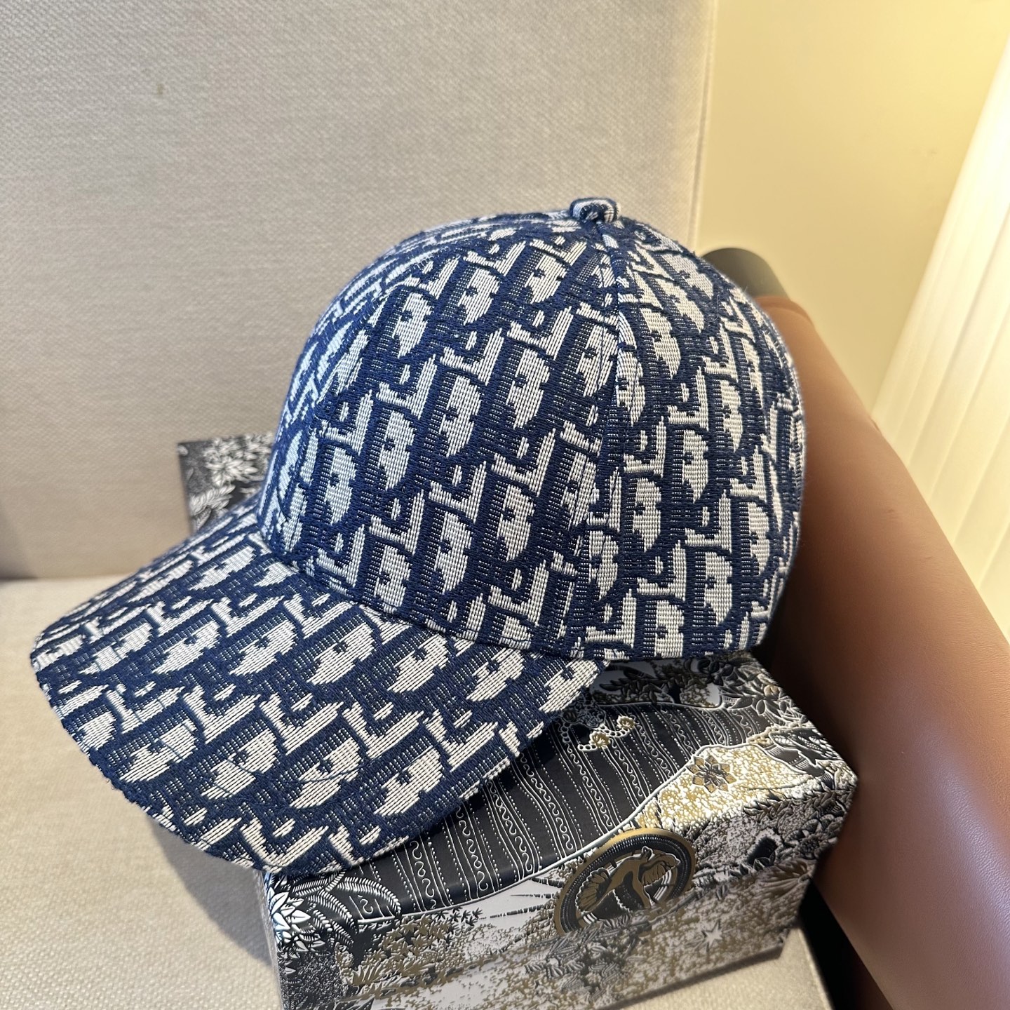 迪奥Dior 官网最新老花 迪奥防晒指数超高，特别显脸小，有型不软塌，携带方便🤗