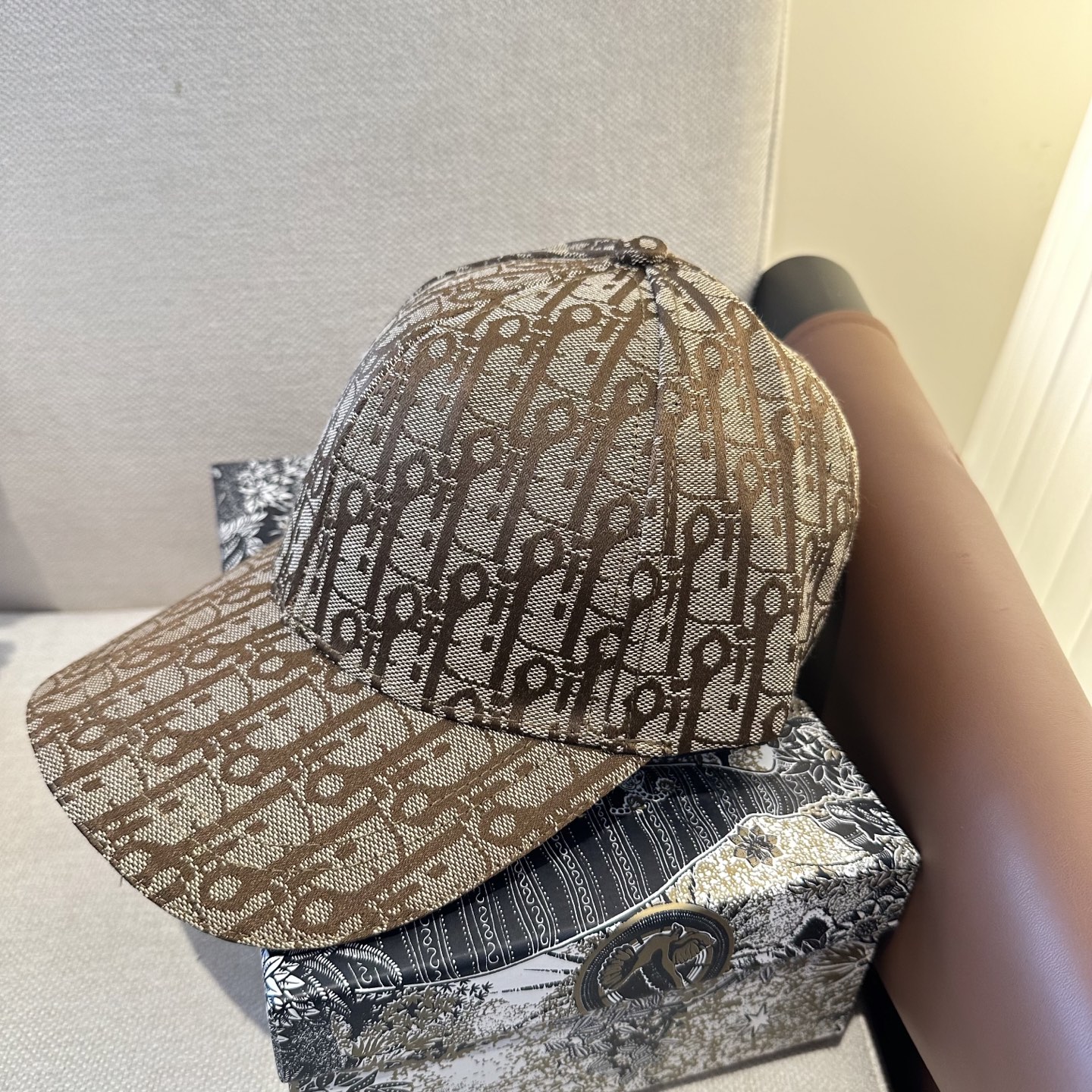 迪奥Dior 官网最新老花 迪奥防晒指数超高，特别显脸小，有型不软塌，携带方便🤗