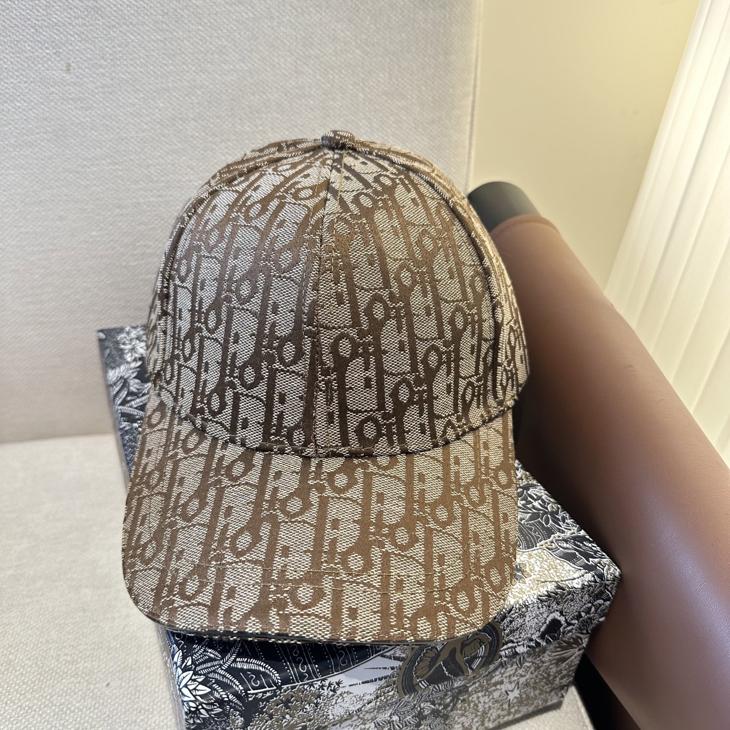 迪奥Dior 官网最新老花 迪奥防晒指数超高，特别显脸小，有型不软塌，携带方便🤗