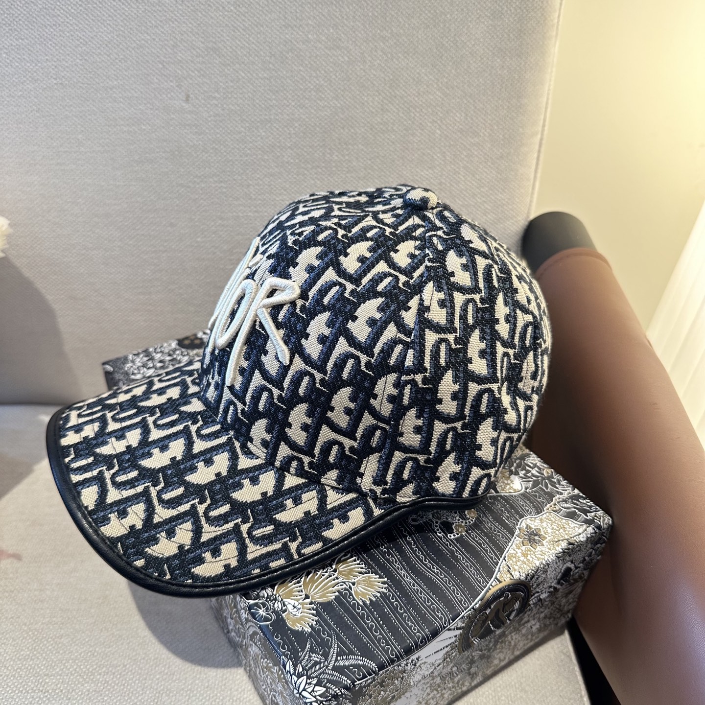 迪奥Dior 官网最新老花 迪奥防晒指数超高，特别显脸小，有型不软塌，携带方便🤗