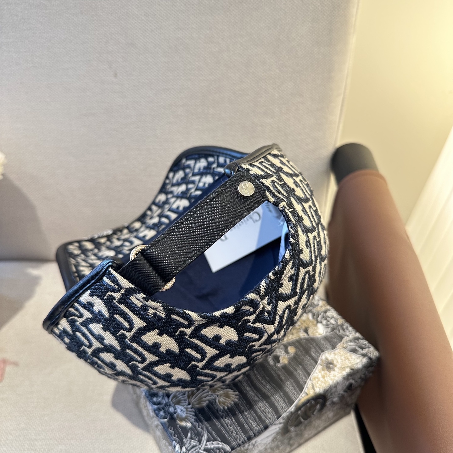 迪奥Dior 官网最新老花 迪奥防晒指数超高，特别显脸小，有型不软塌，携带方便🤗