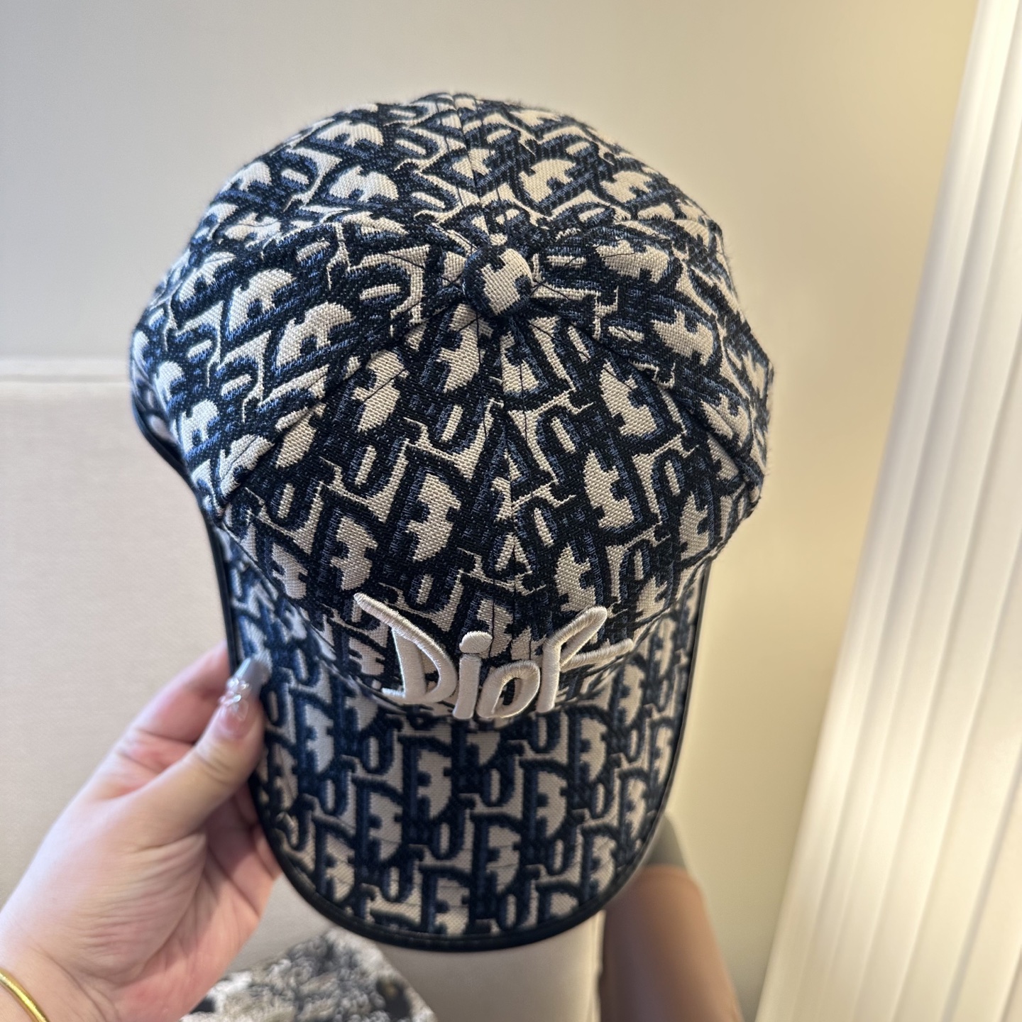 迪奥Dior 官网最新老花 迪奥防晒指数超高，特别显脸小，有型不软塌，携带方便🤗