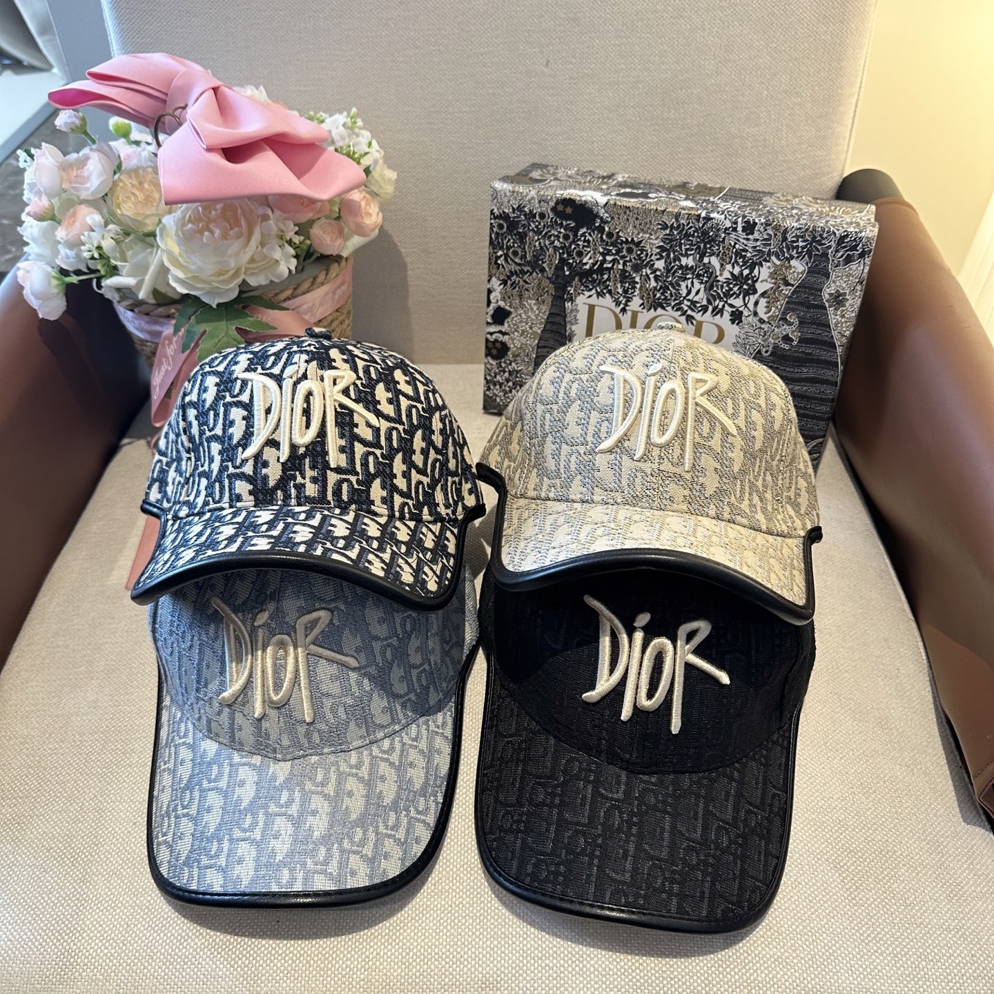 迪奥Dior 官网最新老花 迪奥防晒指数超高，特别显脸小，有型不软塌，携带方便🤗