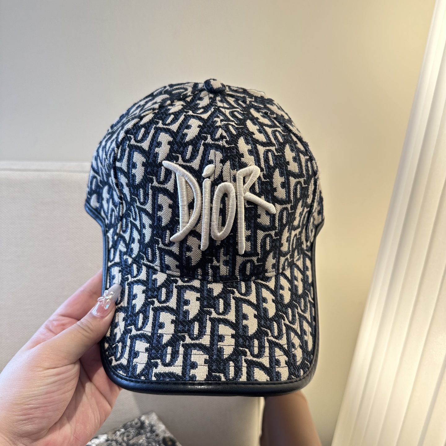 迪奥Dior 官网最新老花 迪奥防晒指数超高，特别显脸小，有型不软塌，携带方便🤗