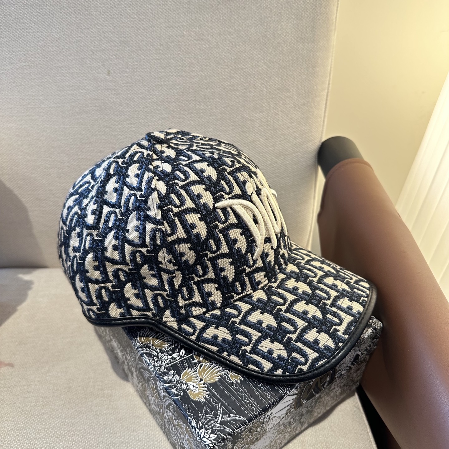 迪奥Dior 官网最新老花 迪奥防晒指数超高，特别显脸小，有型不软塌，携带方便🤗