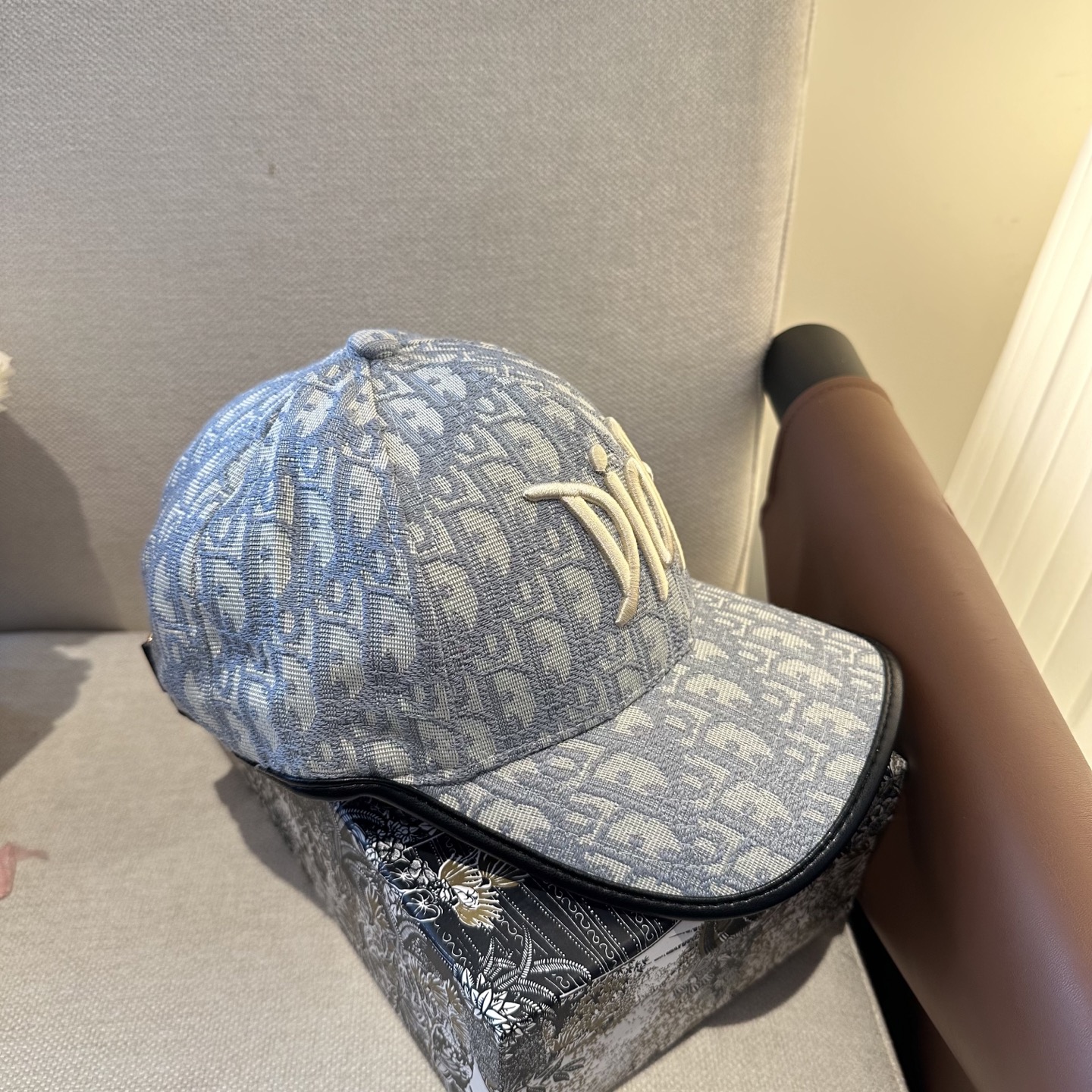 迪奥Dior 官网最新老花 迪奥防晒指数超高，特别显脸小，有型不软塌，携带方便🤗