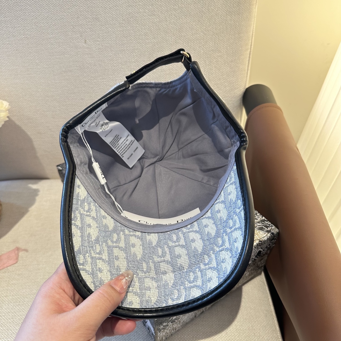 迪奥Dior 官网最新老花 迪奥防晒指数超高，特别显脸小，有型不软塌，携带方便🤗