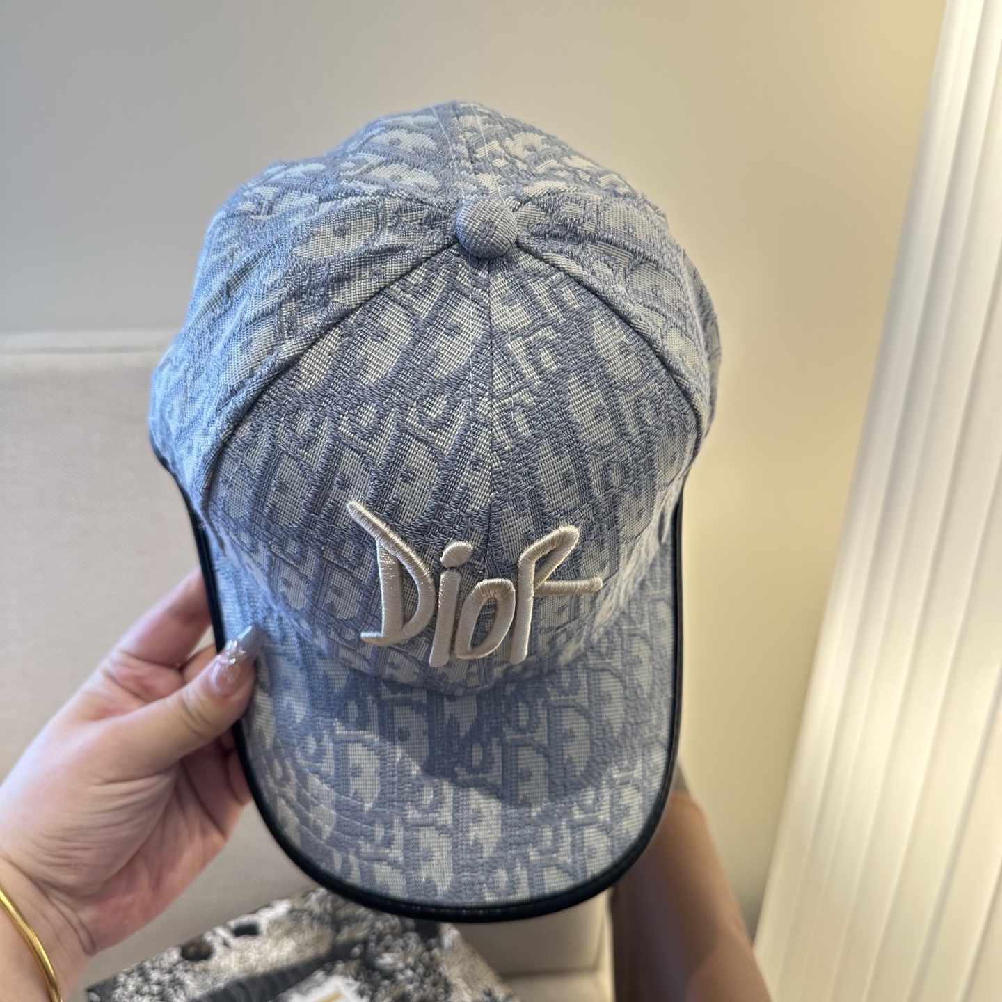 迪奥Dior 官网最新老花 迪奥防晒指数超高，特别显脸小，有型不软塌，携带方便🤗