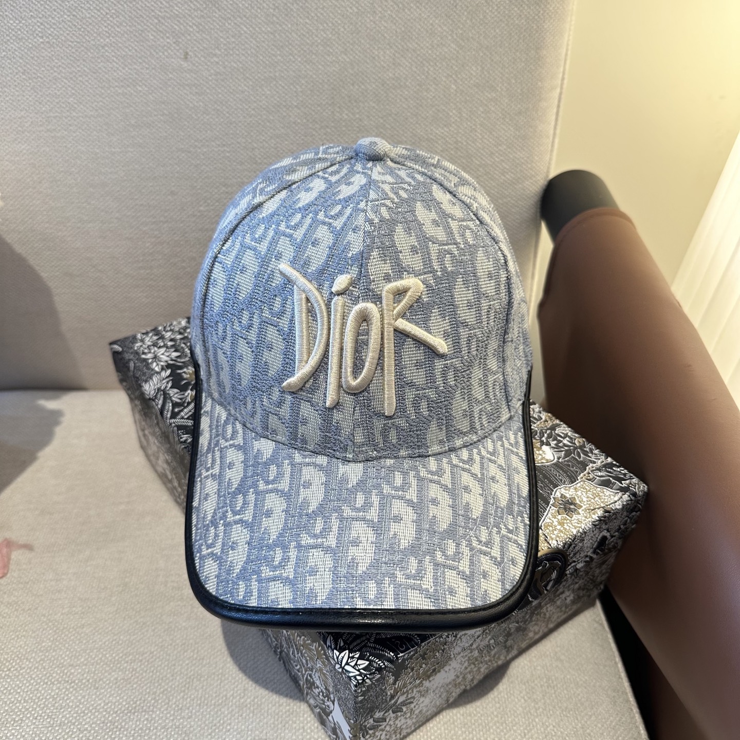 迪奥Dior 官网最新老花 迪奥防晒指数超高，特别显脸小，有型不软塌，携带方便🤗