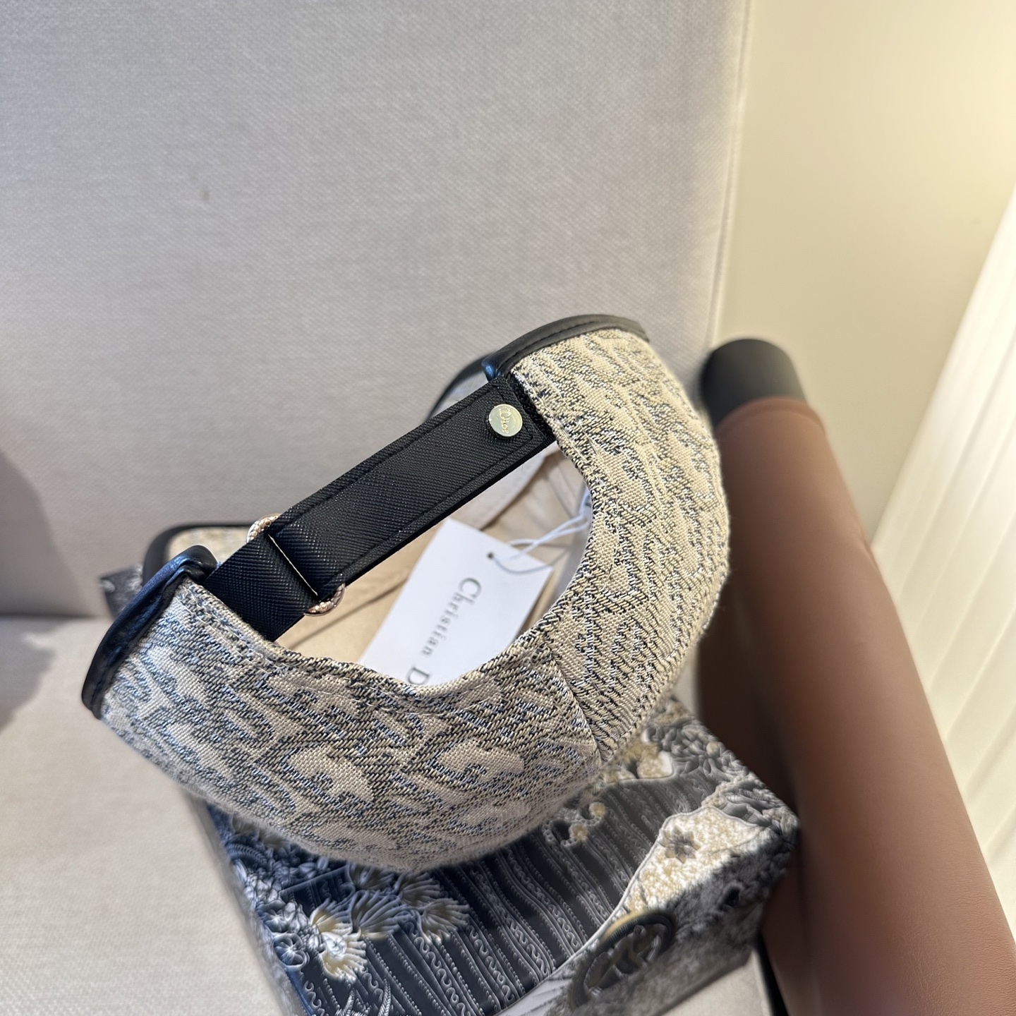 迪奥Dior 官网最新老花 迪奥防晒指数超高，特别显脸小，有型不软塌，携带方便🤗