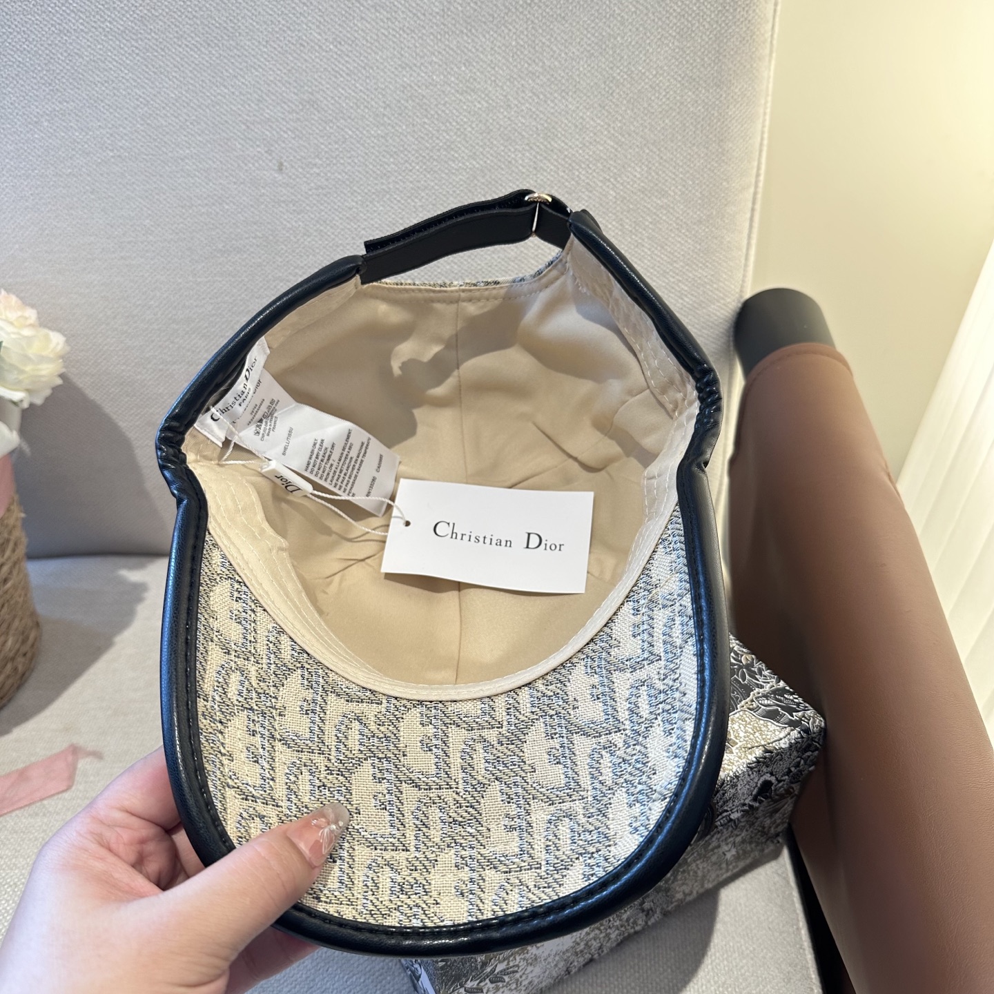 迪奥Dior 官网最新老花 迪奥防晒指数超高，特别显脸小，有型不软塌，携带方便🤗