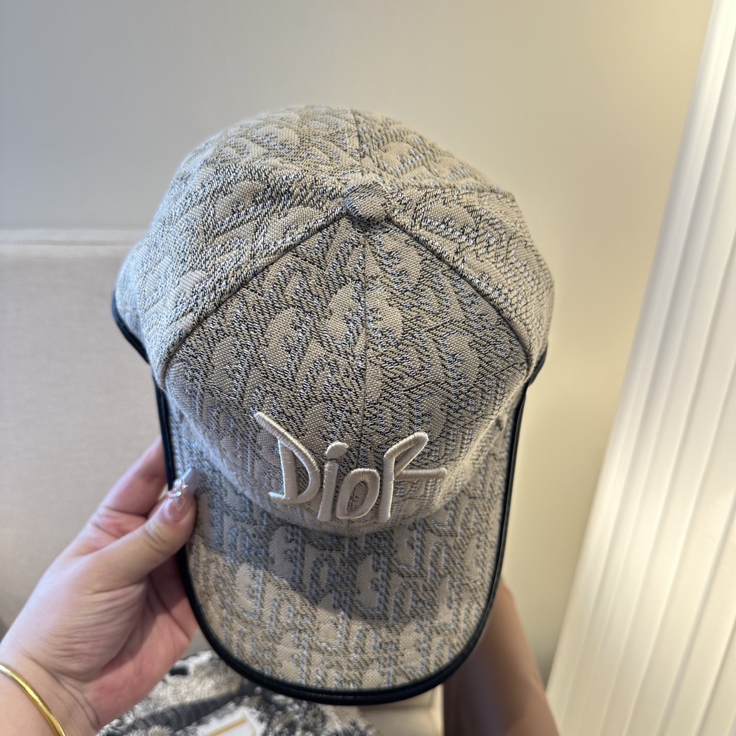 迪奥Dior 官网最新老花 迪奥防晒指数超高，特别显脸小，有型不软塌，携带方便🤗