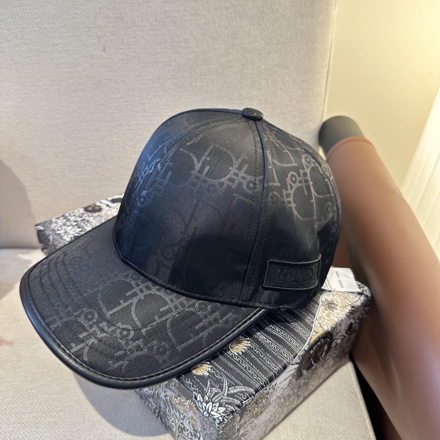 迪奥Dior 官网最新老花 迪奥防晒指数超高，特别显脸小，有型不软塌，携带方便🤗