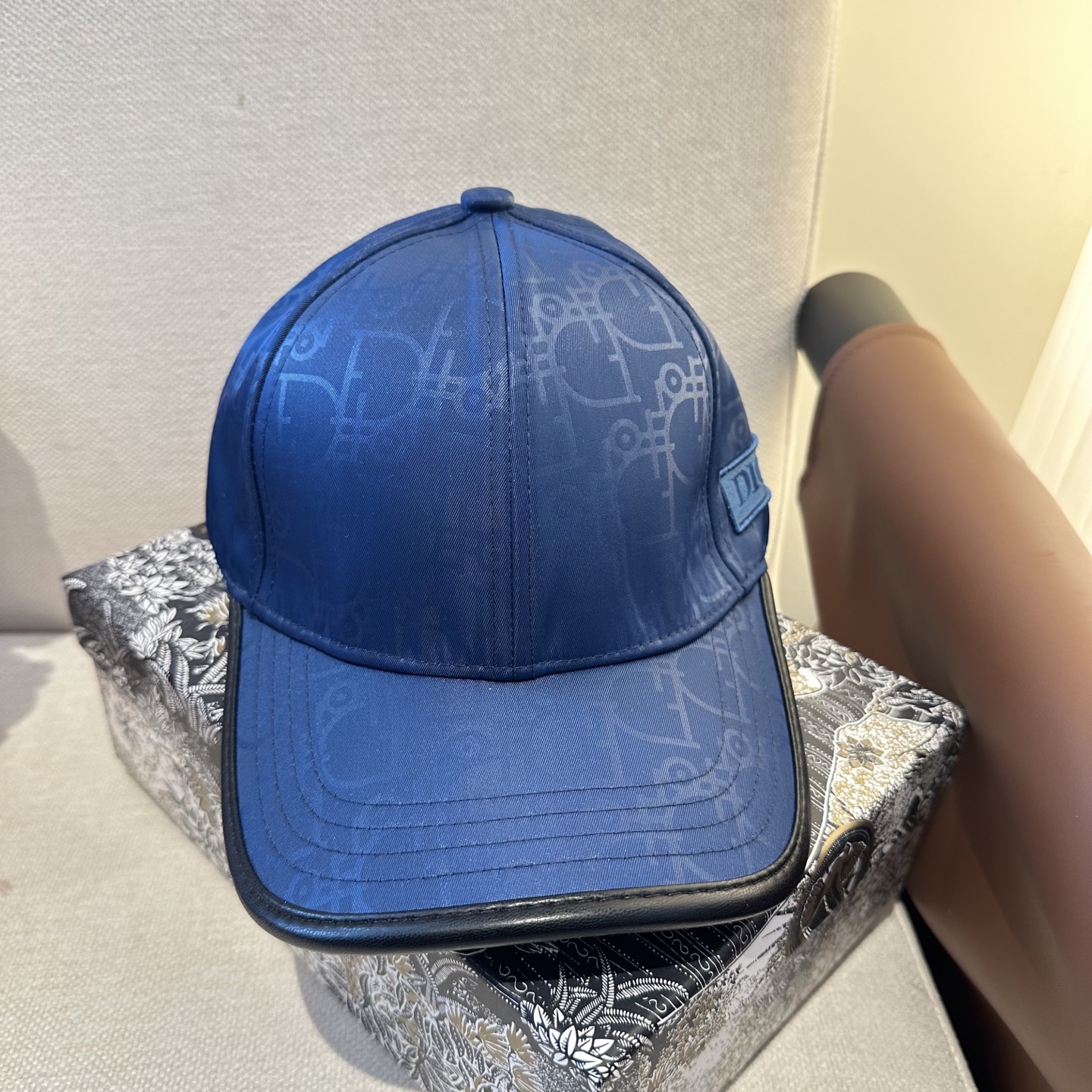 迪奥Dior 官网最新老花 迪奥防晒指数超高，特别显脸小，有型不软塌，携带方便🤗