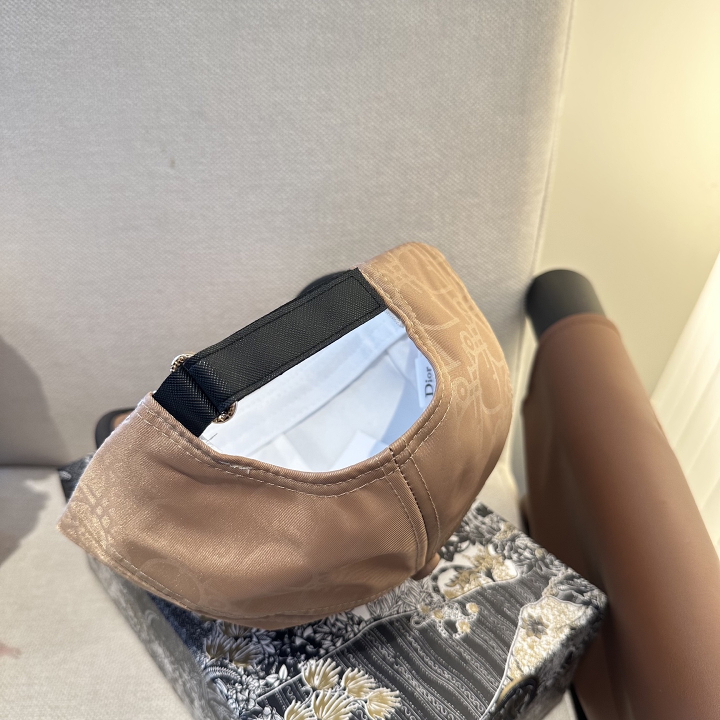 迪奥Dior 官网最新老花 迪奥防晒指数超高，特别显脸小，有型不软塌，携带方便🤗