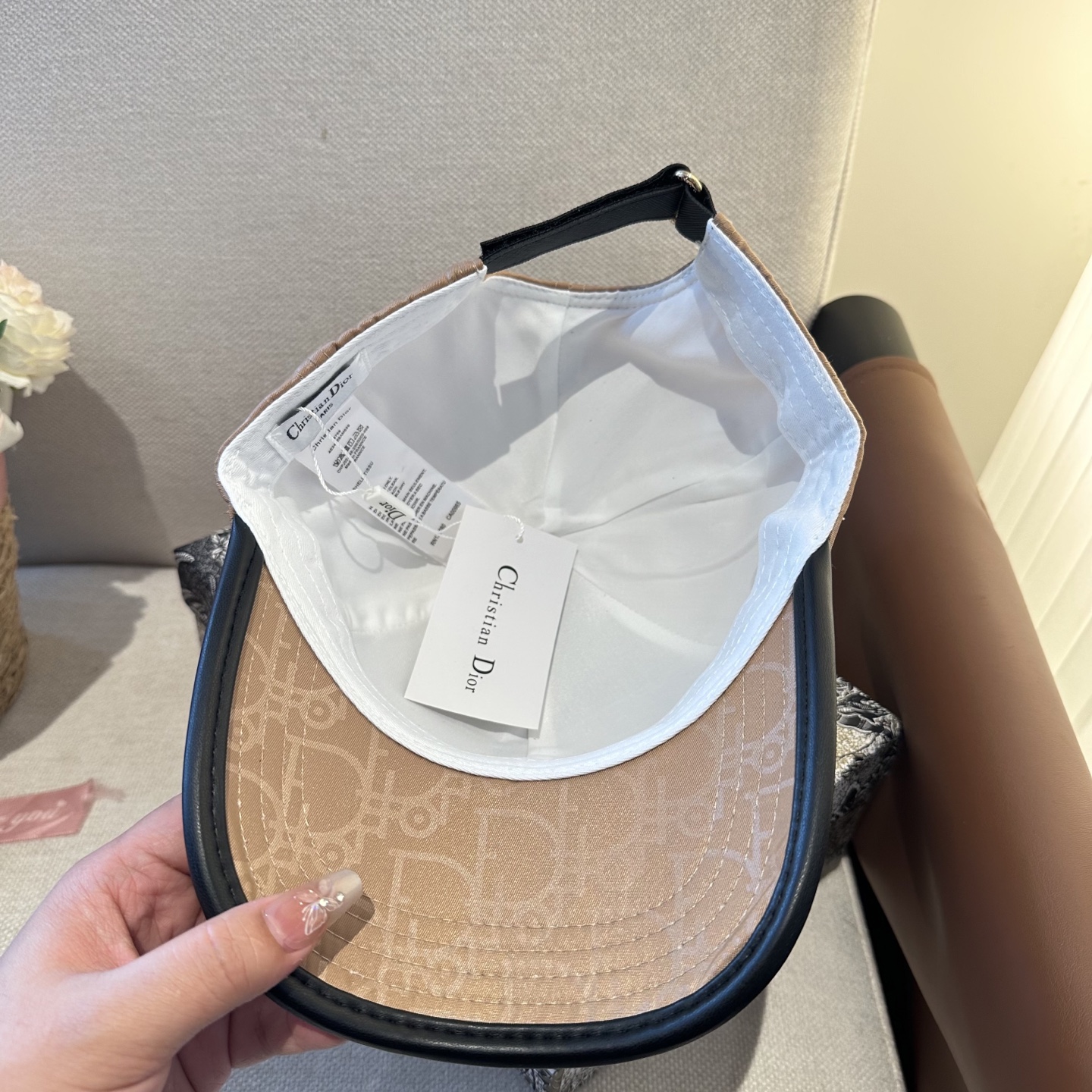 迪奥Dior 官网最新老花 迪奥防晒指数超高，特别显脸小，有型不软塌，携带方便🤗