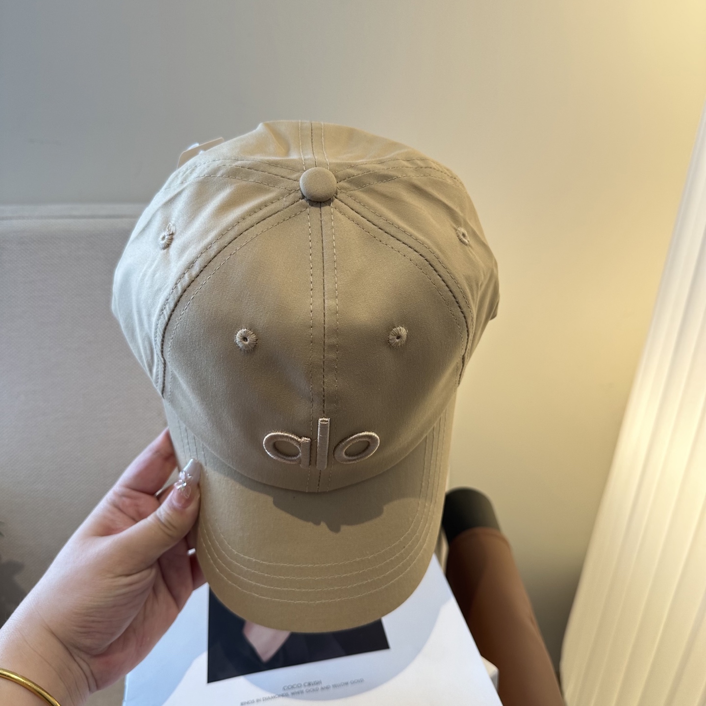 Alo 🔥爆款 新款棒球帽定制面料，简约时尚更透气，超火爆现货秒发