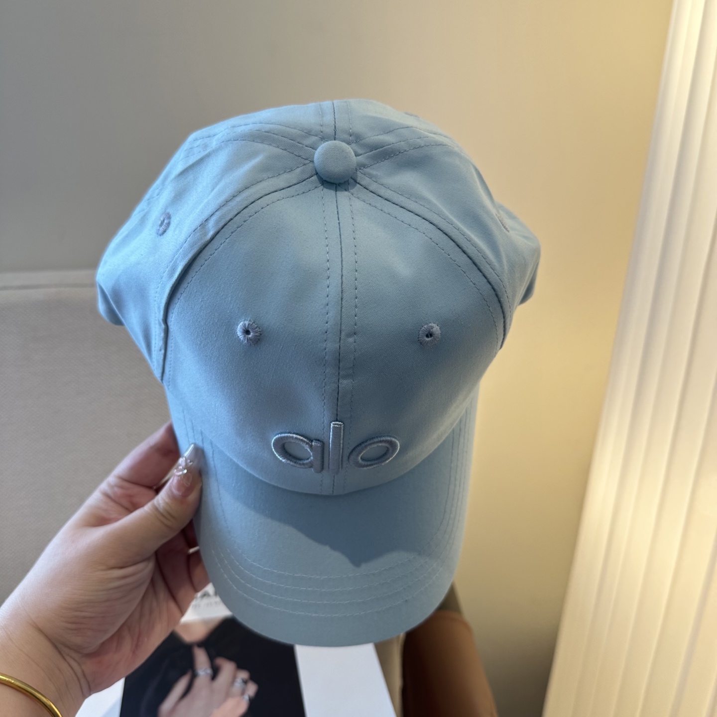 Alo 🔥爆款 新款棒球帽定制面料，简约时尚更透气，超火爆现货秒发