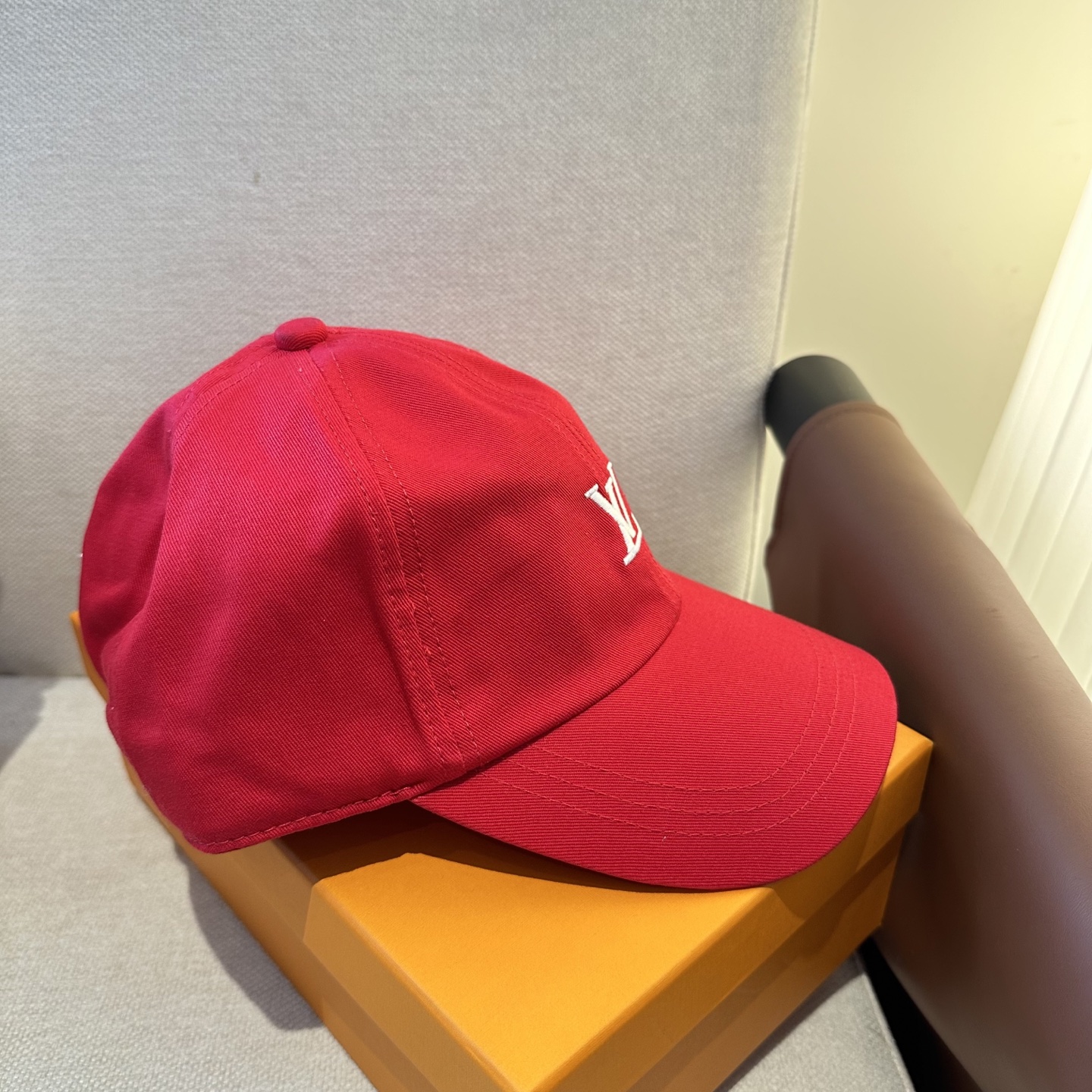 🧢路易威登棒球帽 LouisVuitton😍新款LV棒球帽，重工打造♥️高端大气，百搭款🤗男女通用！