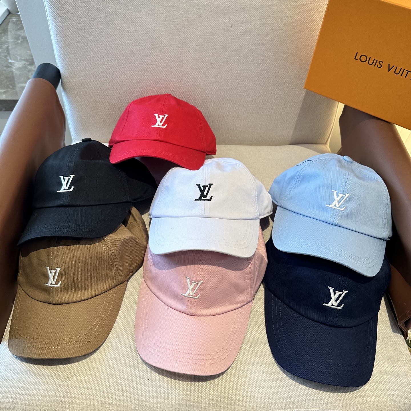 🧢路易威登棒球帽 LouisVuitton😍新款LV棒球帽，重工打造♥️高端大气，百搭款🤗男女通用！