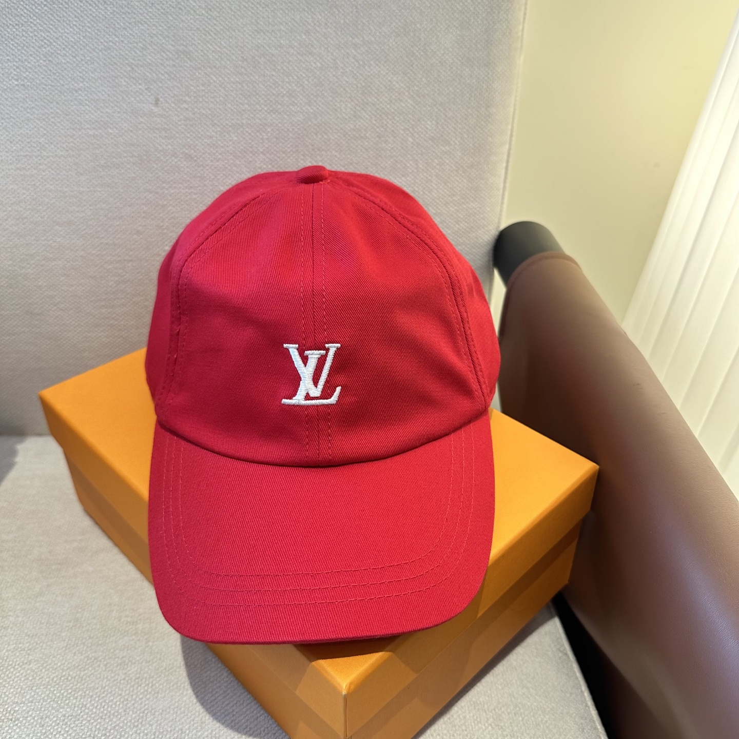 🧢路易威登棒球帽 LouisVuitton😍新款LV棒球帽，重工打造♥️高端大气，百搭款🤗男女通用！