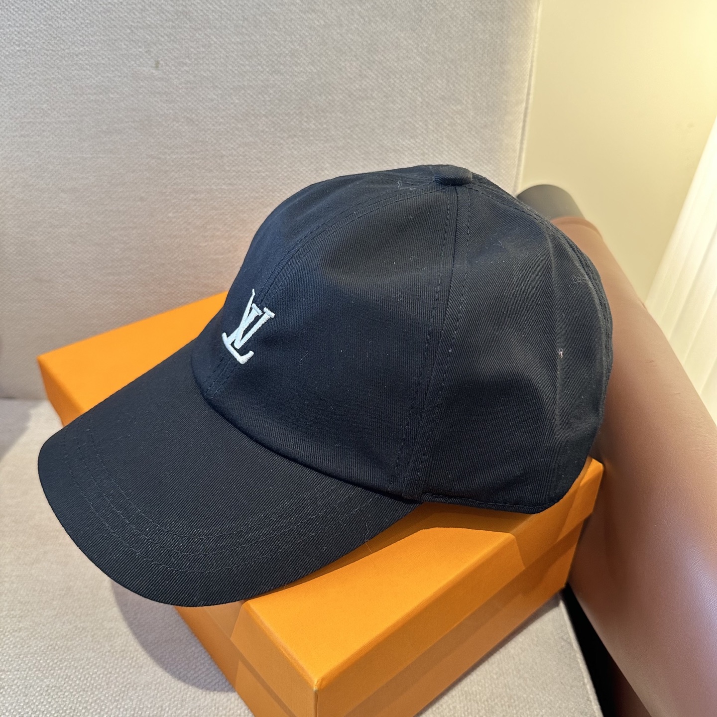 🧢路易威登棒球帽 LouisVuitton😍新款LV棒球帽，重工打造♥️高端大气，百搭款🤗男女通用！