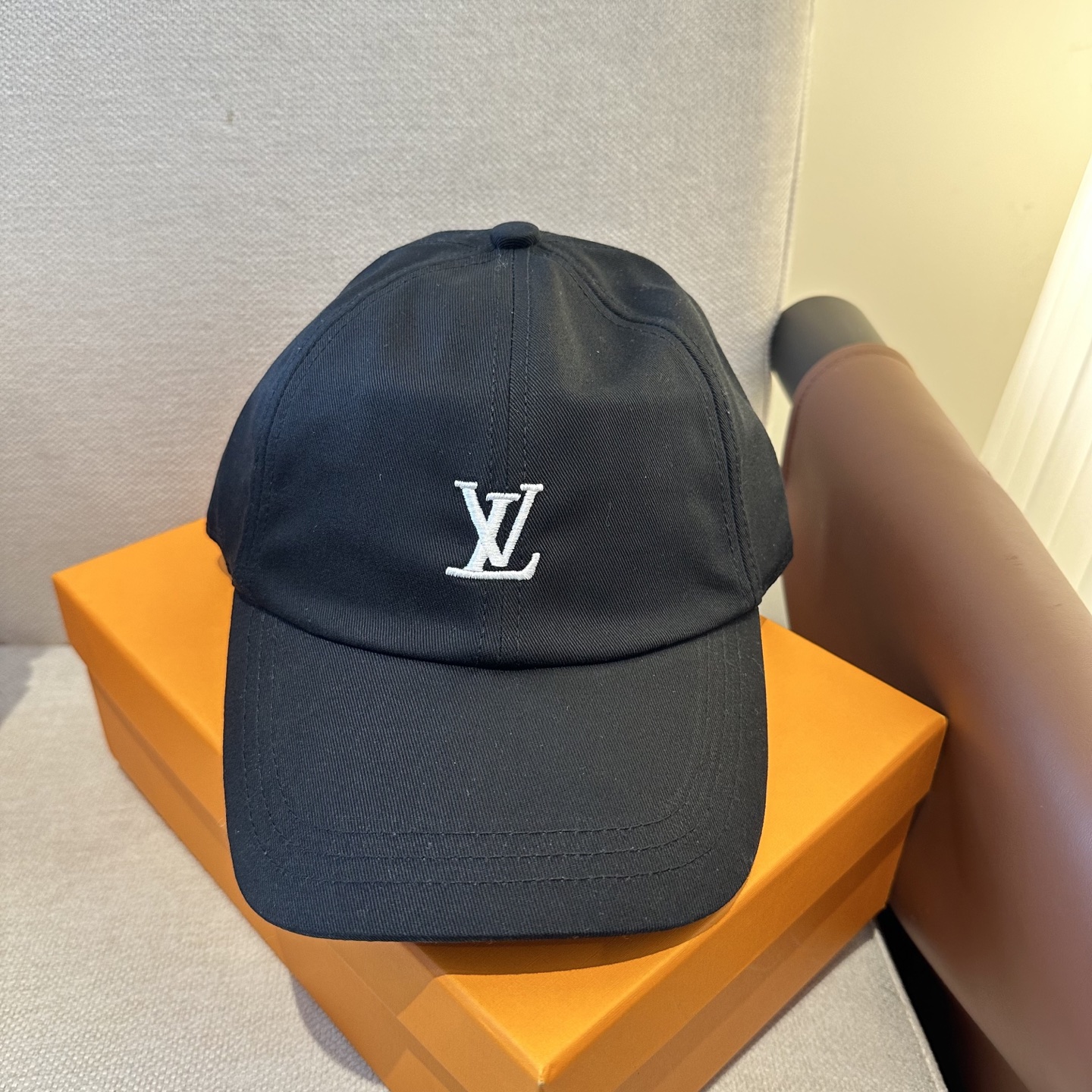 🧢路易威登棒球帽 LouisVuitton😍新款LV棒球帽，重工打造♥️高端大气，百搭款🤗男女通用！