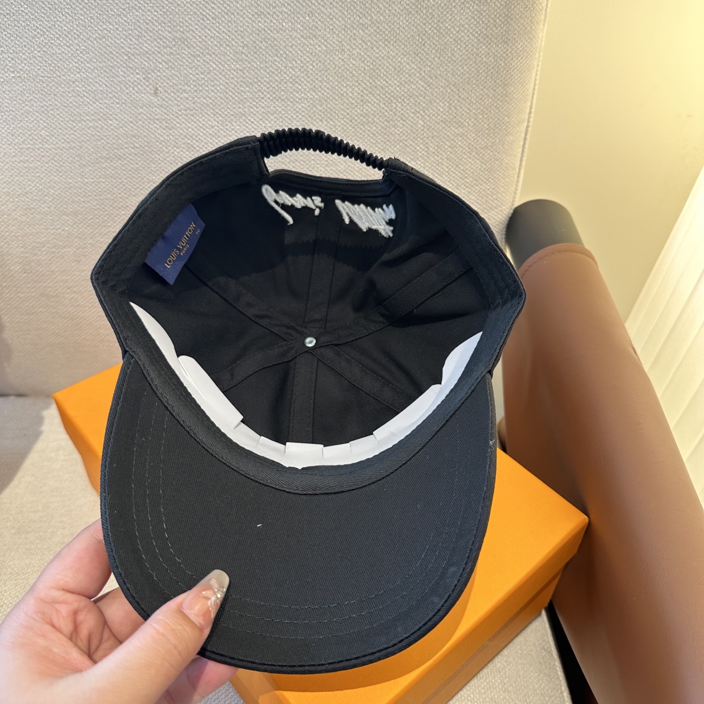 🧢路易威登棒球帽 LouisVuitton😍新款LV棒球帽，重工打造♥️高端大气，百搭款🤗男女通用！