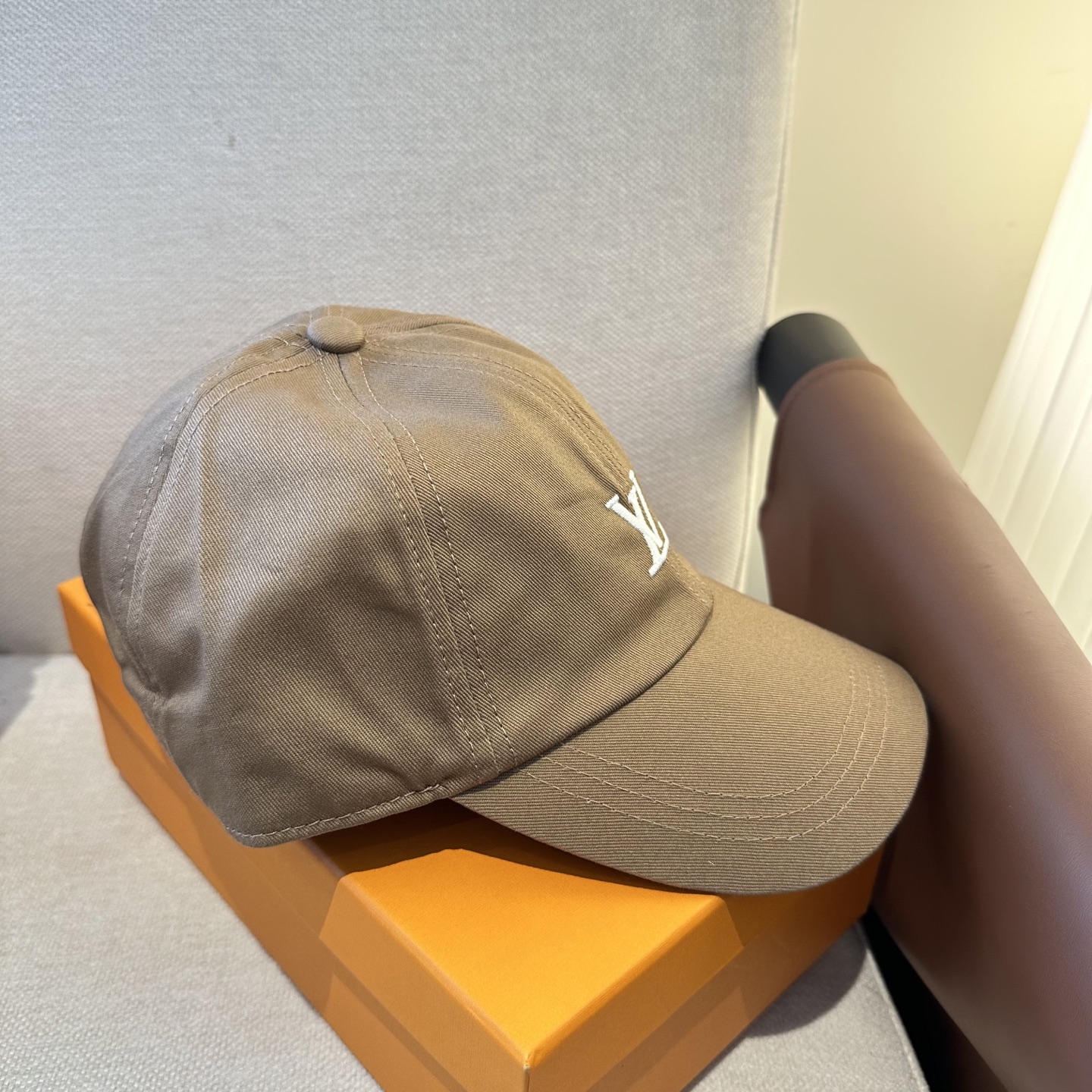 🧢路易威登棒球帽 LouisVuitton😍新款LV棒球帽，重工打造♥️高端大气，百搭款🤗男女通用！