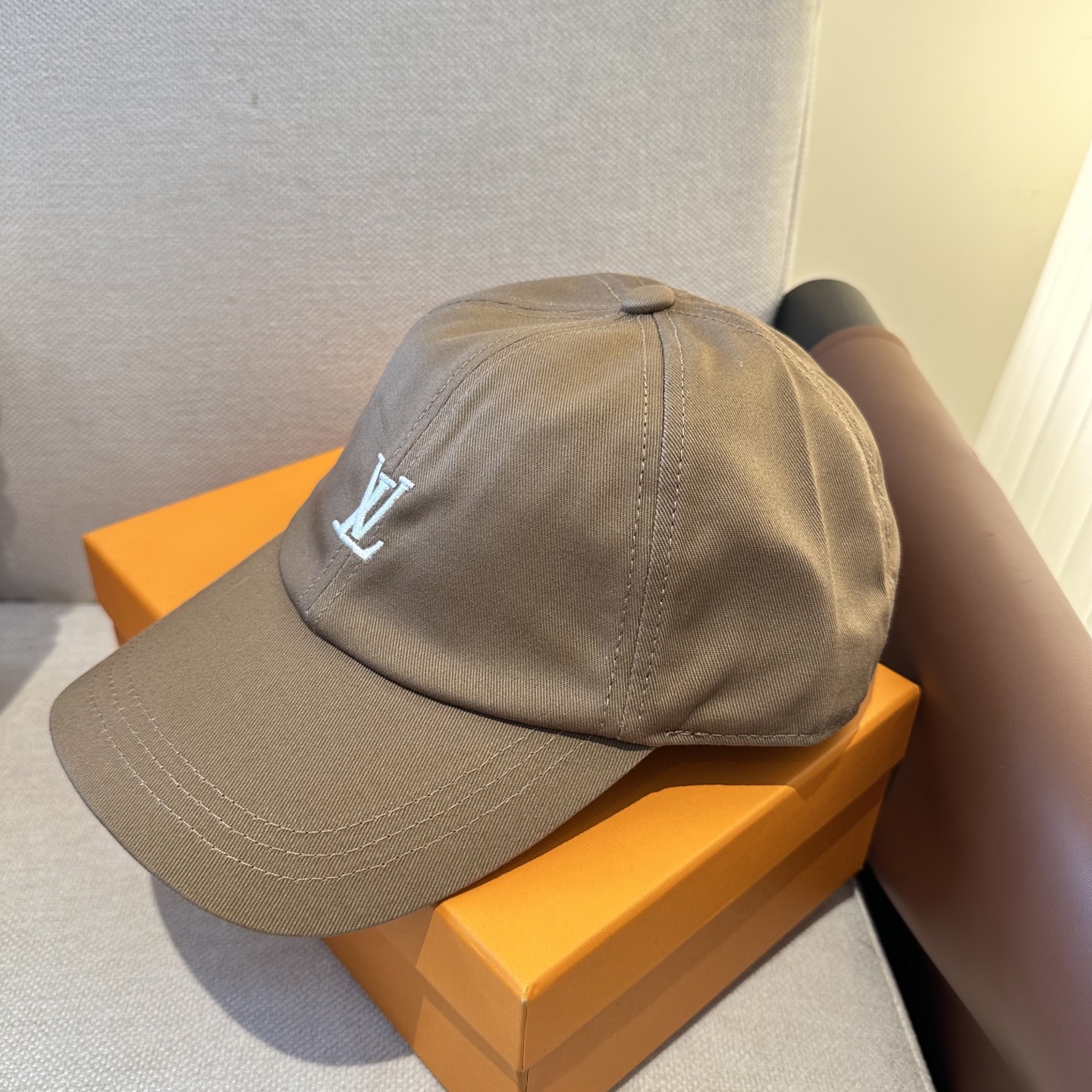 🧢路易威登棒球帽 LouisVuitton😍新款LV棒球帽，重工打造♥️高端大气，百搭款🤗男女通用！