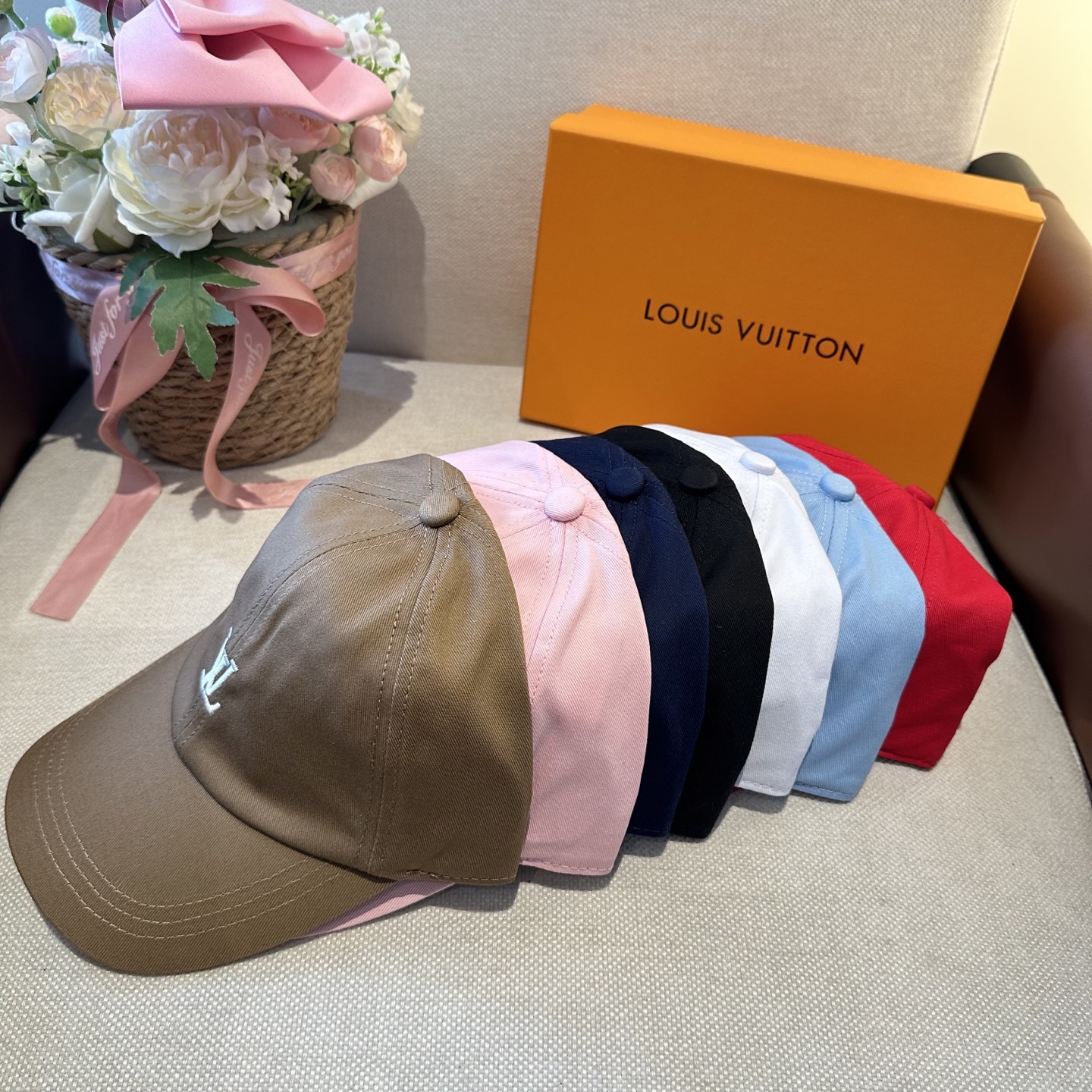 🧢路易威登棒球帽 LouisVuitton😍新款LV棒球帽，重工打造♥️高端大气，百搭款🤗男女通用！