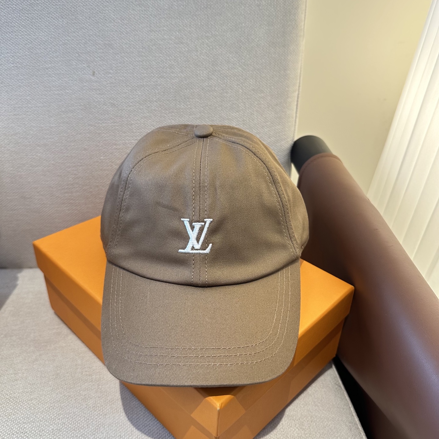 🧢路易威登棒球帽 LouisVuitton😍新款LV棒球帽，重工打造♥️高端大气，百搭款🤗男女通用！