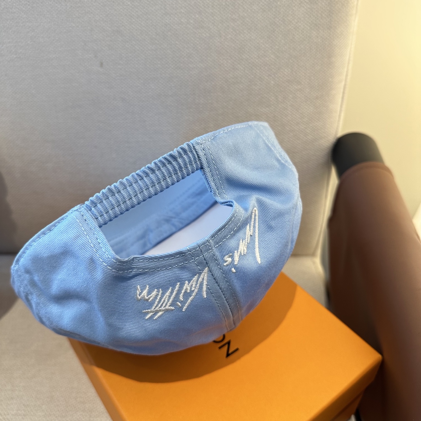 🧢路易威登棒球帽 LouisVuitton😍新款LV棒球帽，重工打造♥️高端大气，百搭款🤗男女通用！