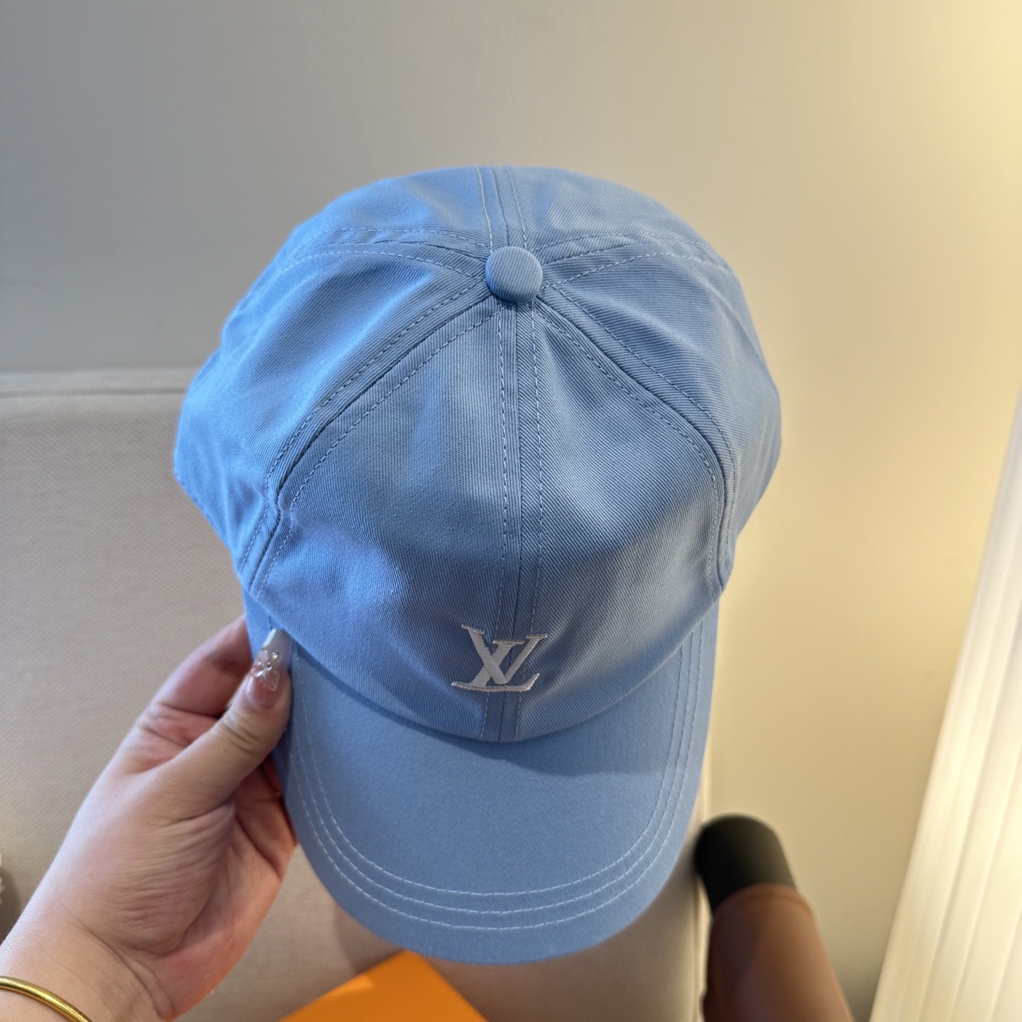 🧢路易威登棒球帽 LouisVuitton😍新款LV棒球帽，重工打造♥️高端大气，百搭款🤗男女通用！