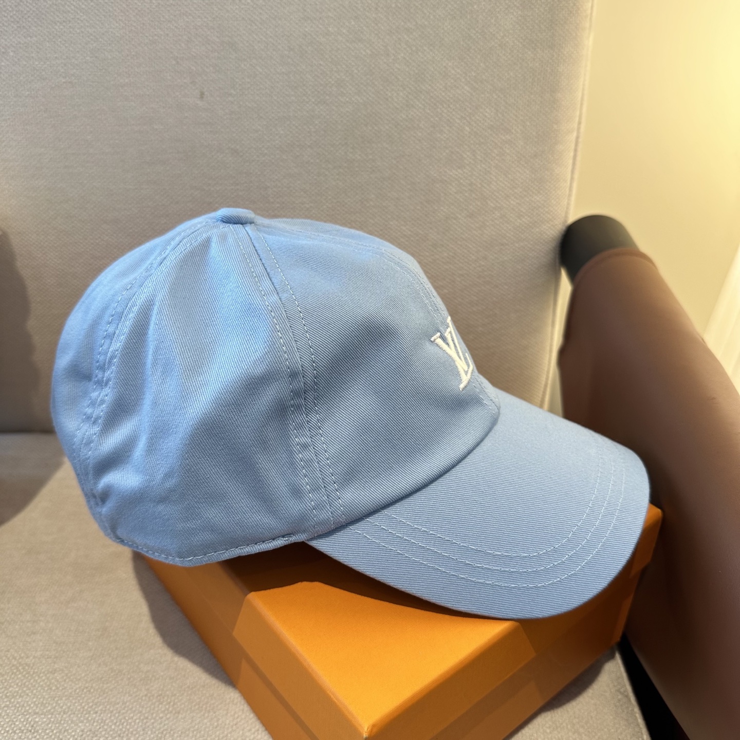 🧢路易威登棒球帽 LouisVuitton😍新款LV棒球帽，重工打造♥️高端大气，百搭款🤗男女通用！