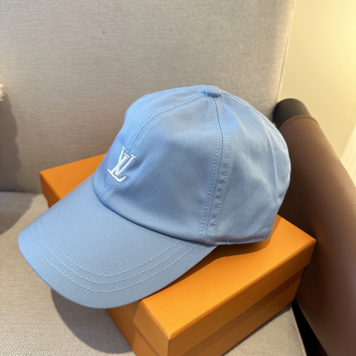 🧢路易威登棒球帽 LouisVuitton😍新款LV棒球帽，重工打造♥️高端大气，百搭款🤗男女通用！