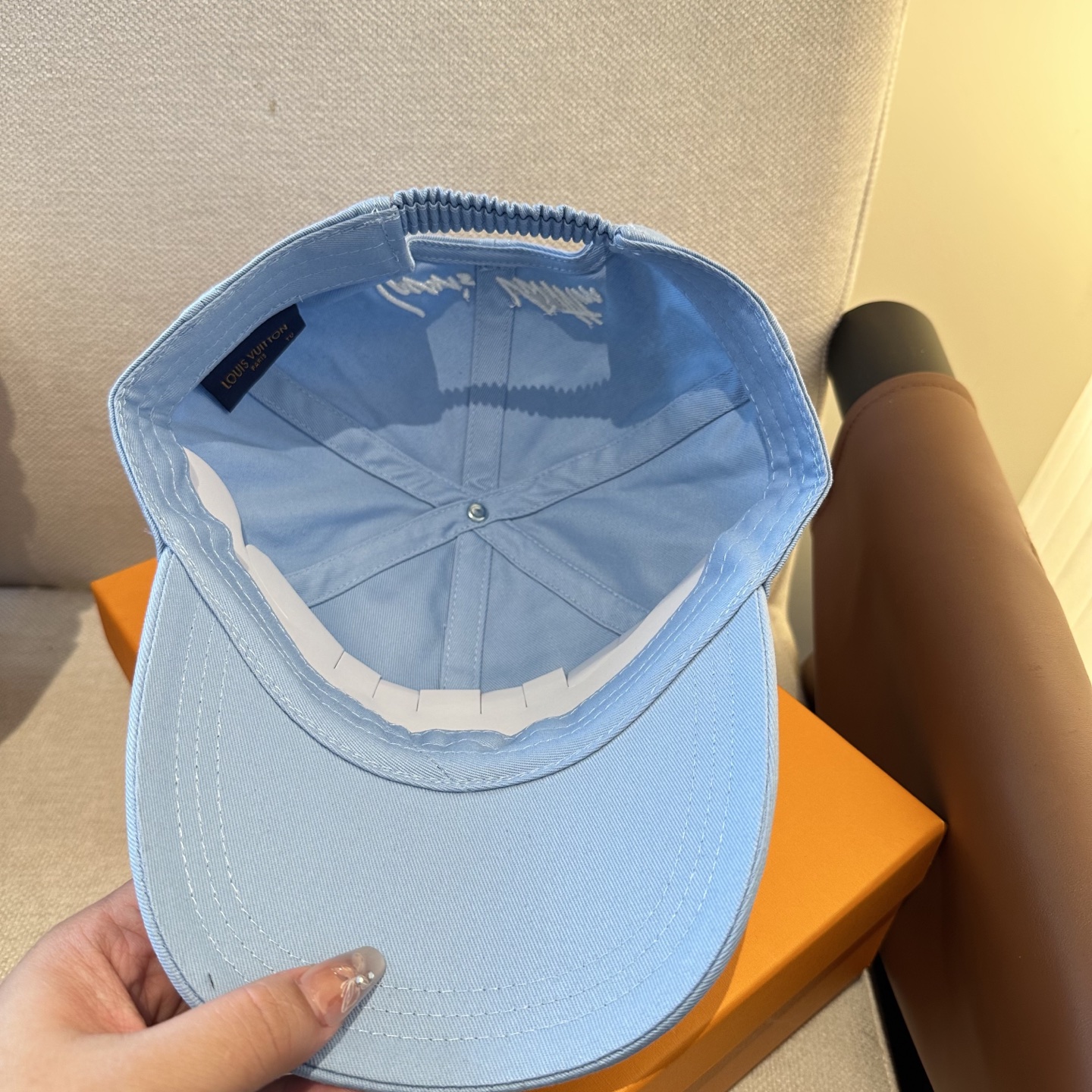 🧢路易威登棒球帽 LouisVuitton😍新款LV棒球帽，重工打造♥️高端大气，百搭款🤗男女通用！