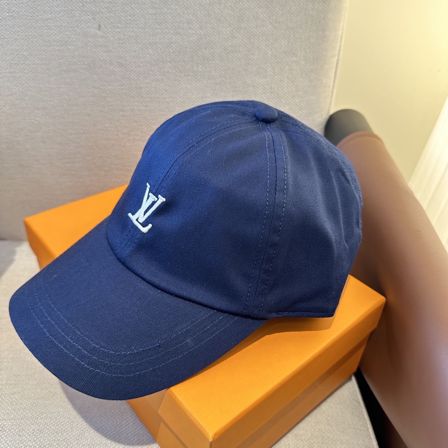 🧢路易威登棒球帽 LouisVuitton😍新款LV棒球帽，重工打造♥️高端大气，百搭款🤗男女通用！