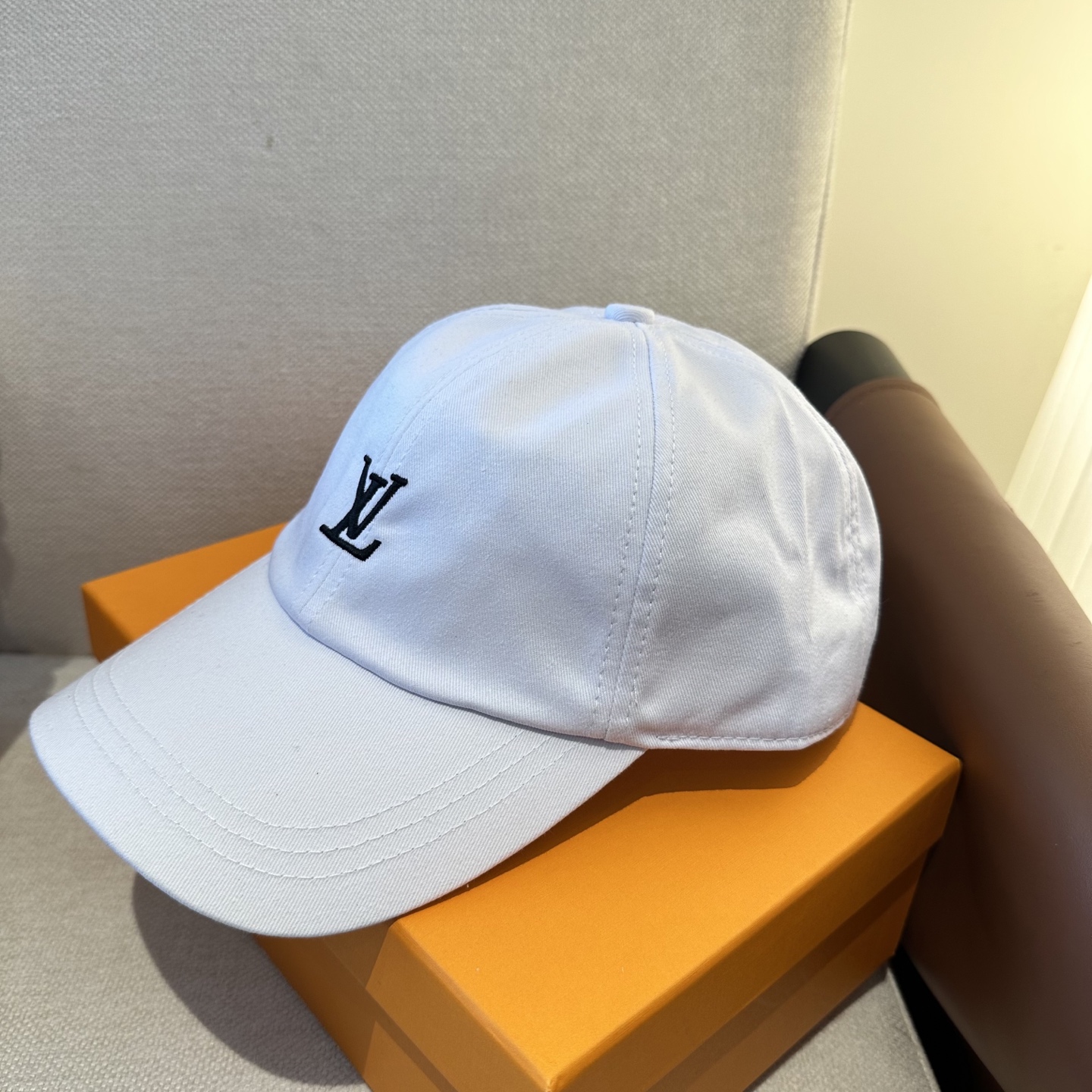 🧢路易威登棒球帽 LouisVuitton😍新款LV棒球帽，重工打造♥️高端大气，百搭款🤗男女通用！