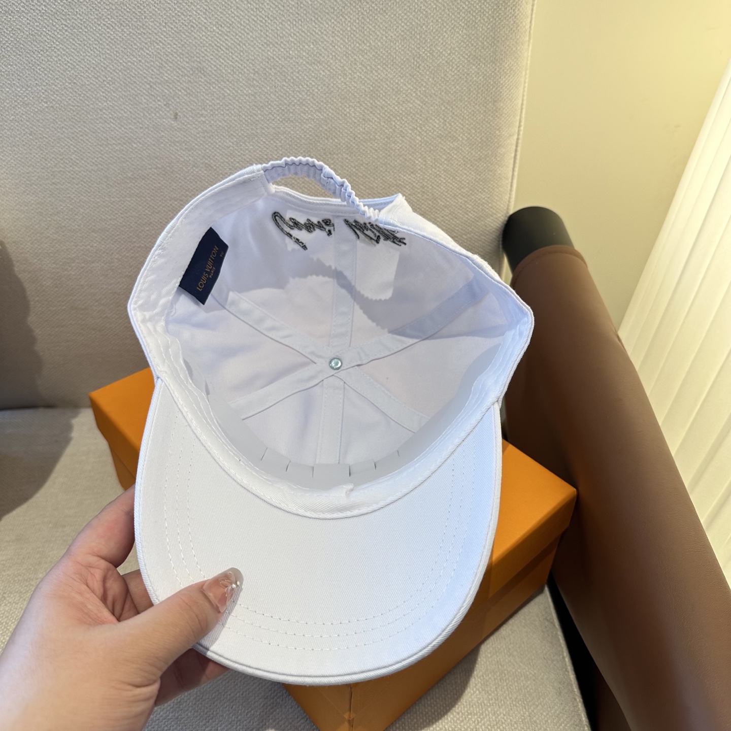 🧢路易威登棒球帽 LouisVuitton😍新款LV棒球帽，重工打造♥️高端大气，百搭款🤗男女通用！