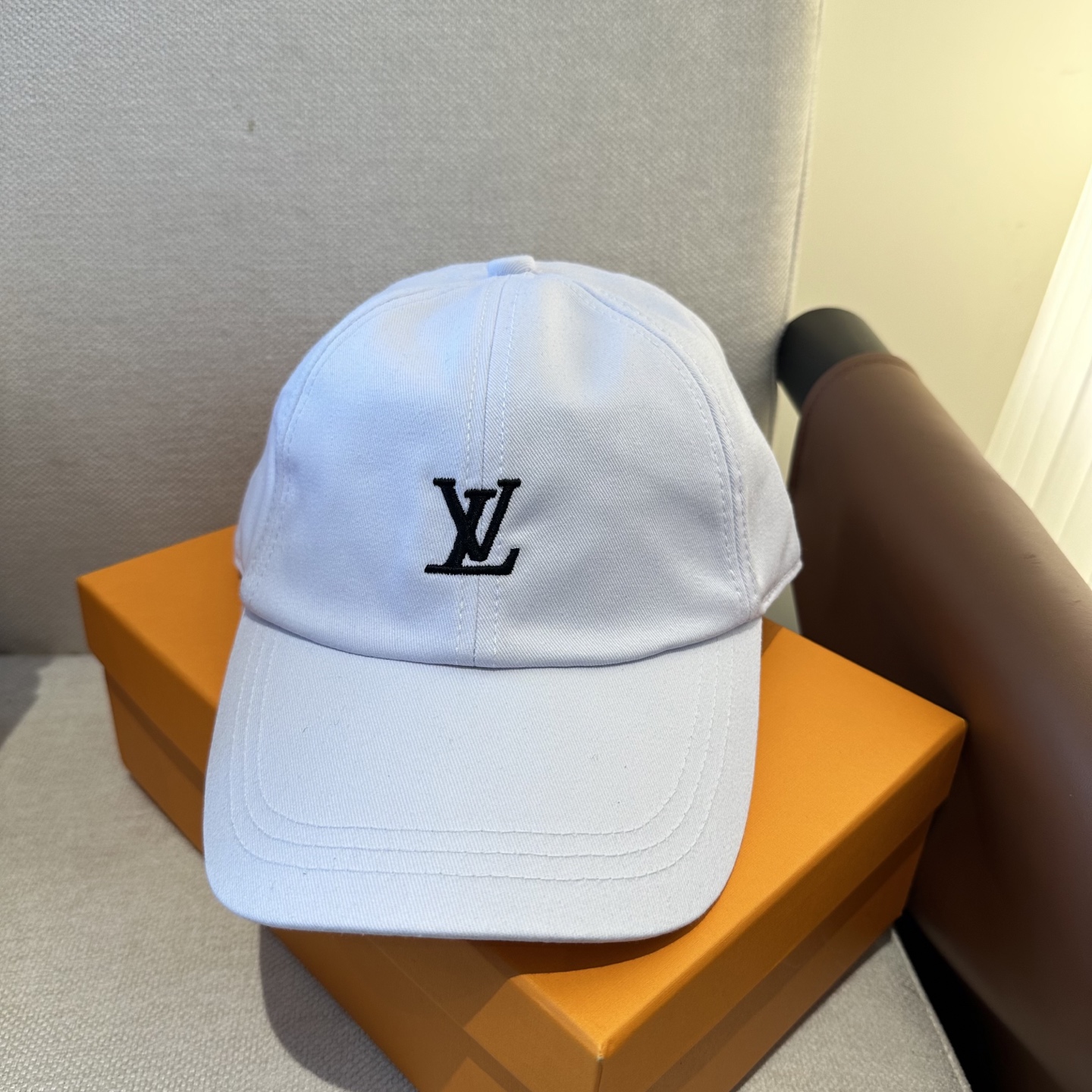 🧢路易威登棒球帽 LouisVuitton😍新款LV棒球帽，重工打造♥️高端大气，百搭款🤗男女通用！