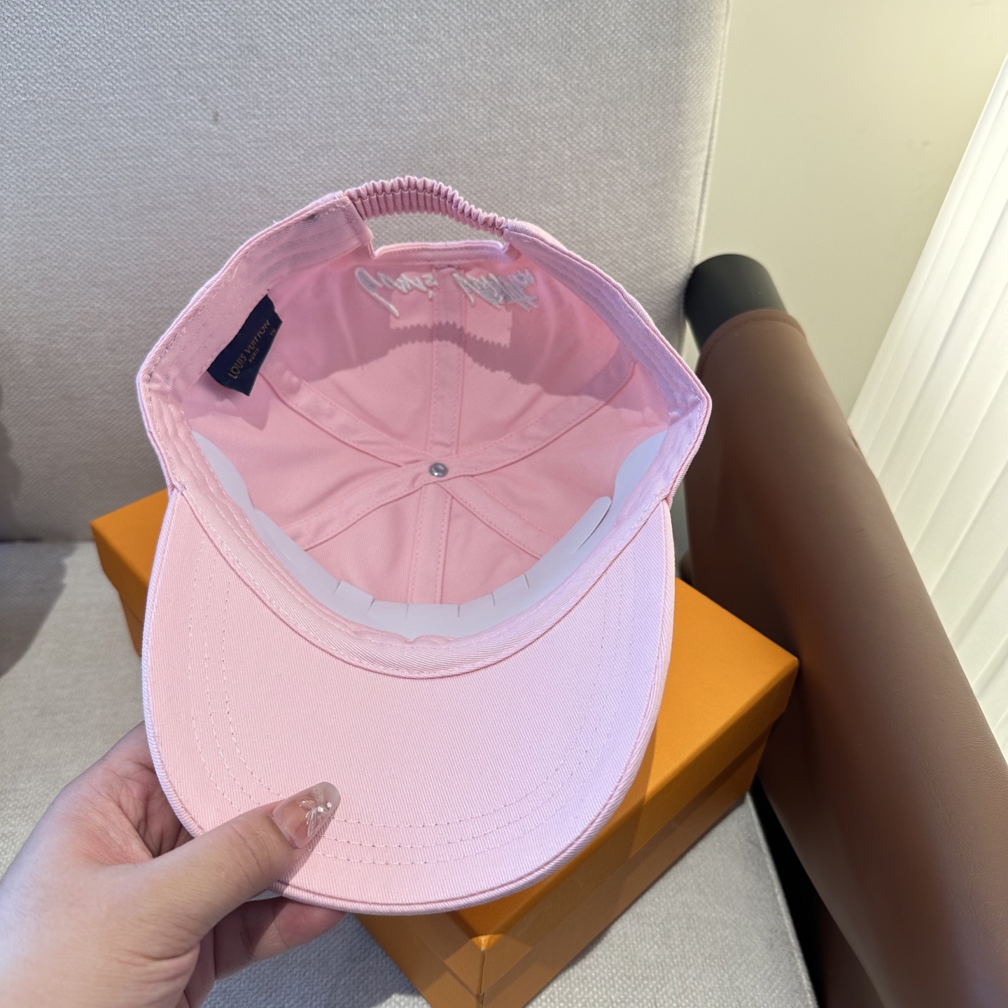 🧢路易威登棒球帽 LouisVuitton😍新款LV棒球帽，重工打造♥️高端大气，百搭款🤗男女通用！