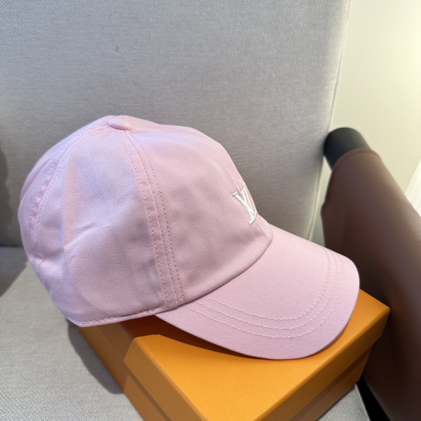 🧢路易威登棒球帽 LouisVuitton😍新款LV棒球帽，重工打造♥️高端大气，百搭款🤗男女通用！