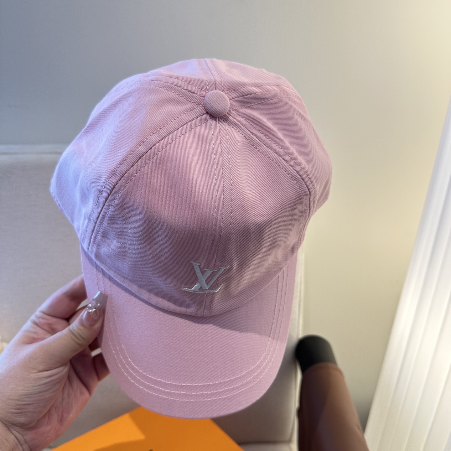 🧢路易威登棒球帽 LouisVuitton😍新款LV棒球帽，重工打造♥️高端大气，百搭款🤗男女通用！