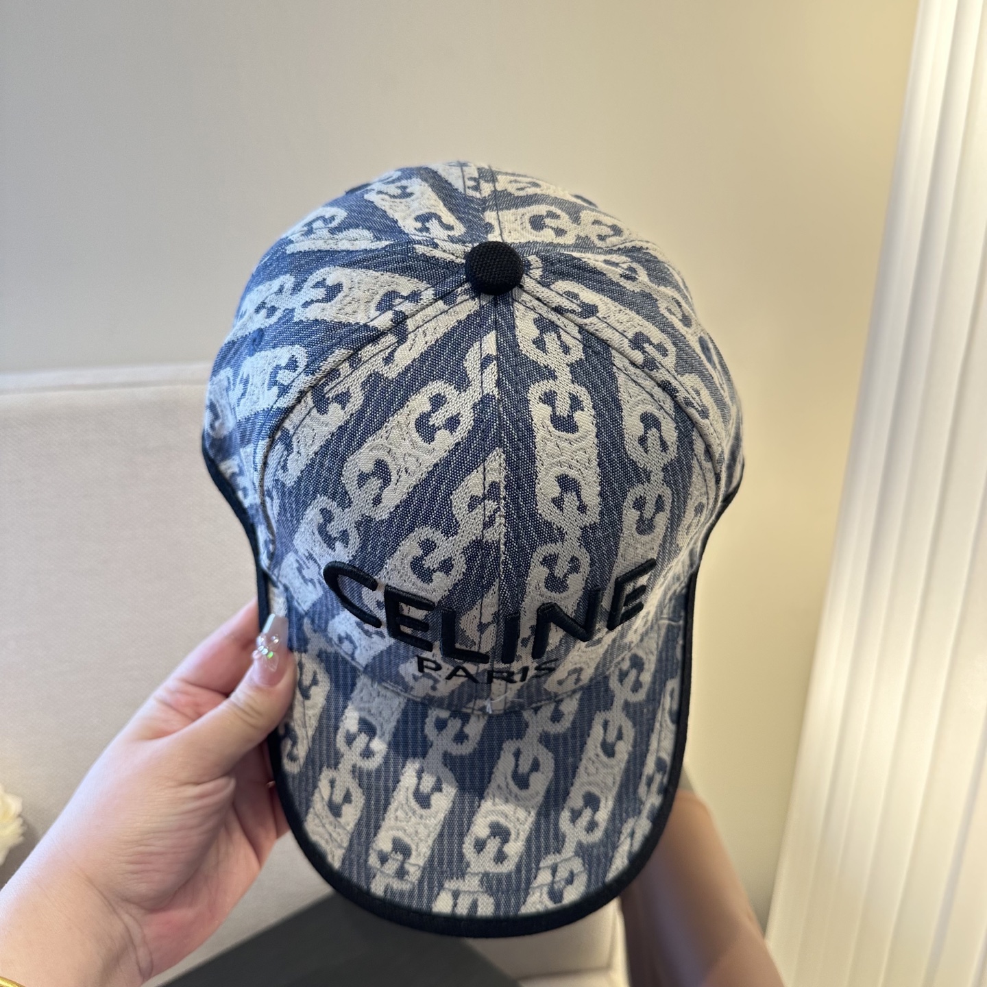 爆款CELINE（赛琳）简约明星同款最新棒球帽，时尚潮流，高端做工！每一个帽子都是用心之作！非一般的品质