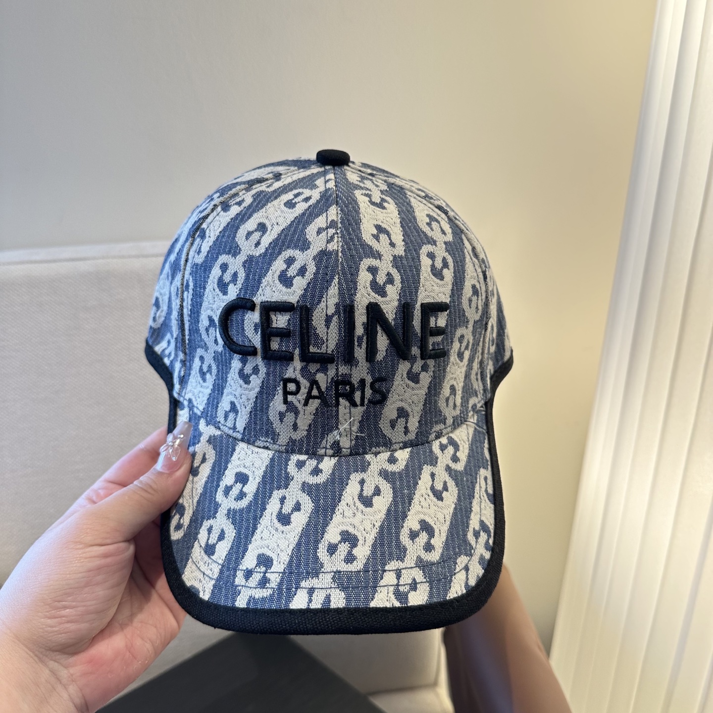 爆款CELINE（赛琳）简约明星同款最新棒球帽，时尚潮流，高端做工！每一个帽子都是用心之作！非一般的品质