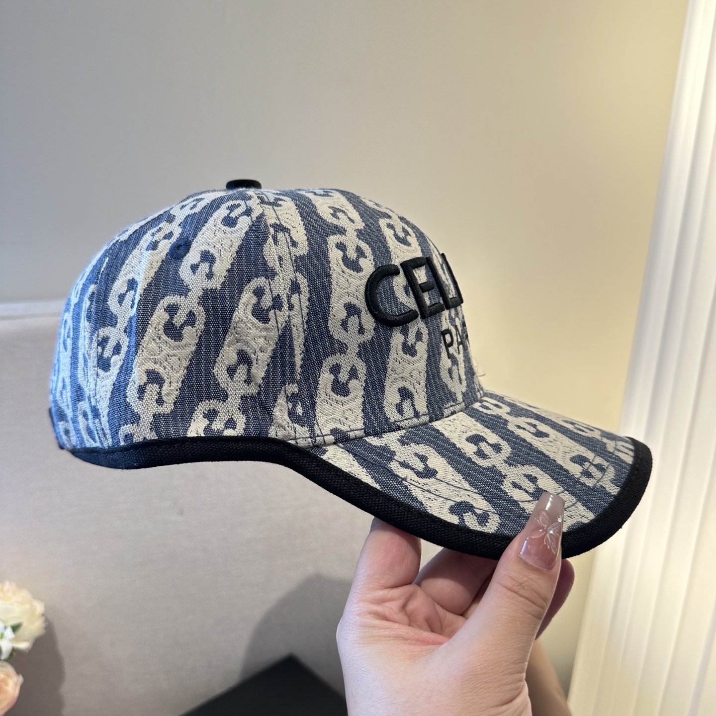 爆款CELINE（赛琳）简约明星同款最新棒球帽，时尚潮流，高端做工！每一个帽子都是用心之作！非一般的品质