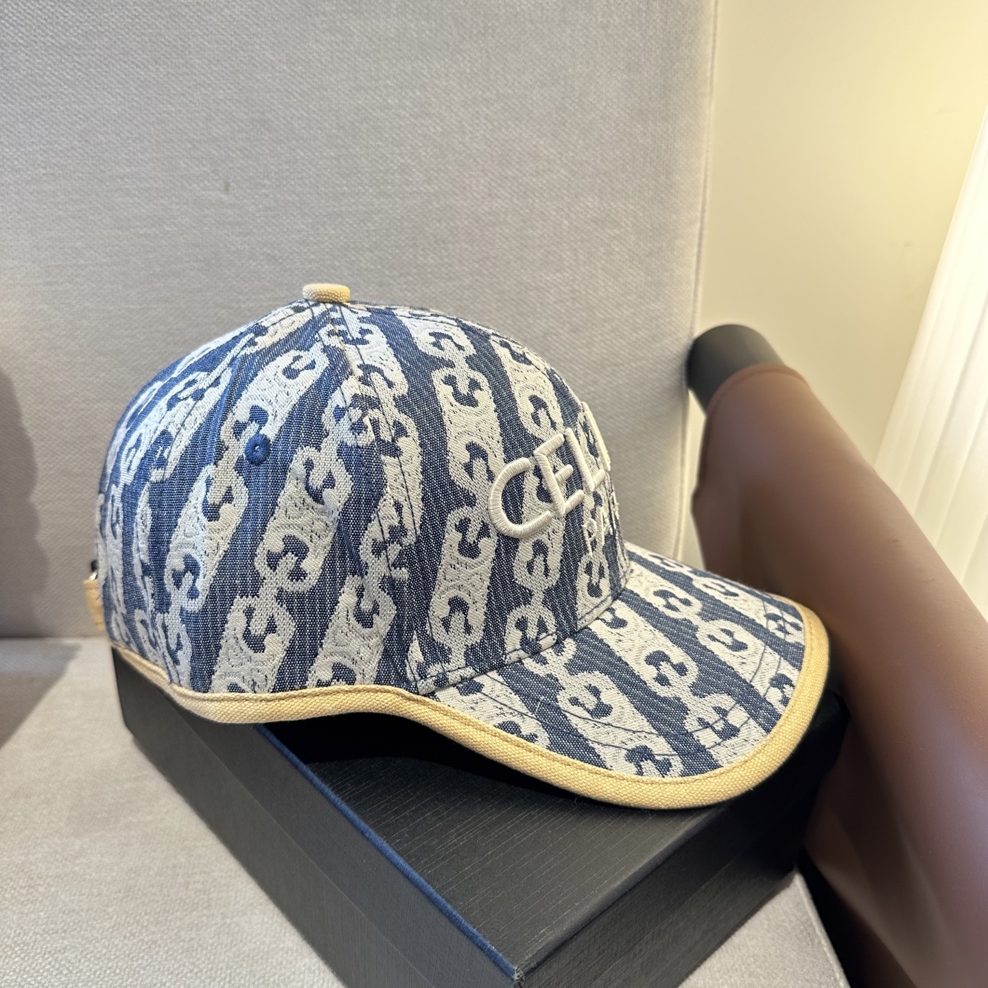 爆款CELINE（赛琳）简约明星同款最新棒球帽，时尚潮流，高端做工！每一个帽子都是用心之作！非一般的品质